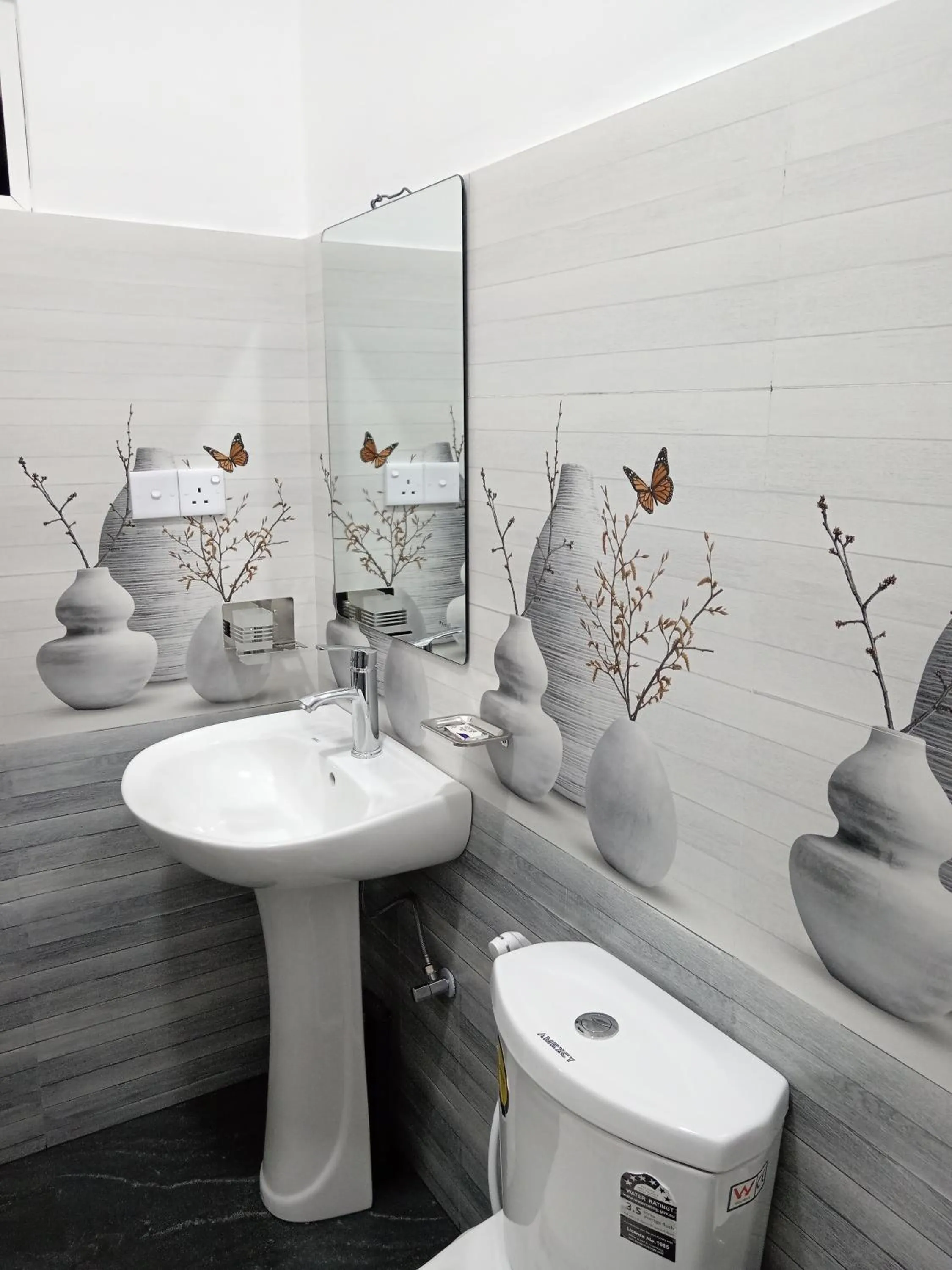 Toilet in Samiru Guest Inn Ella