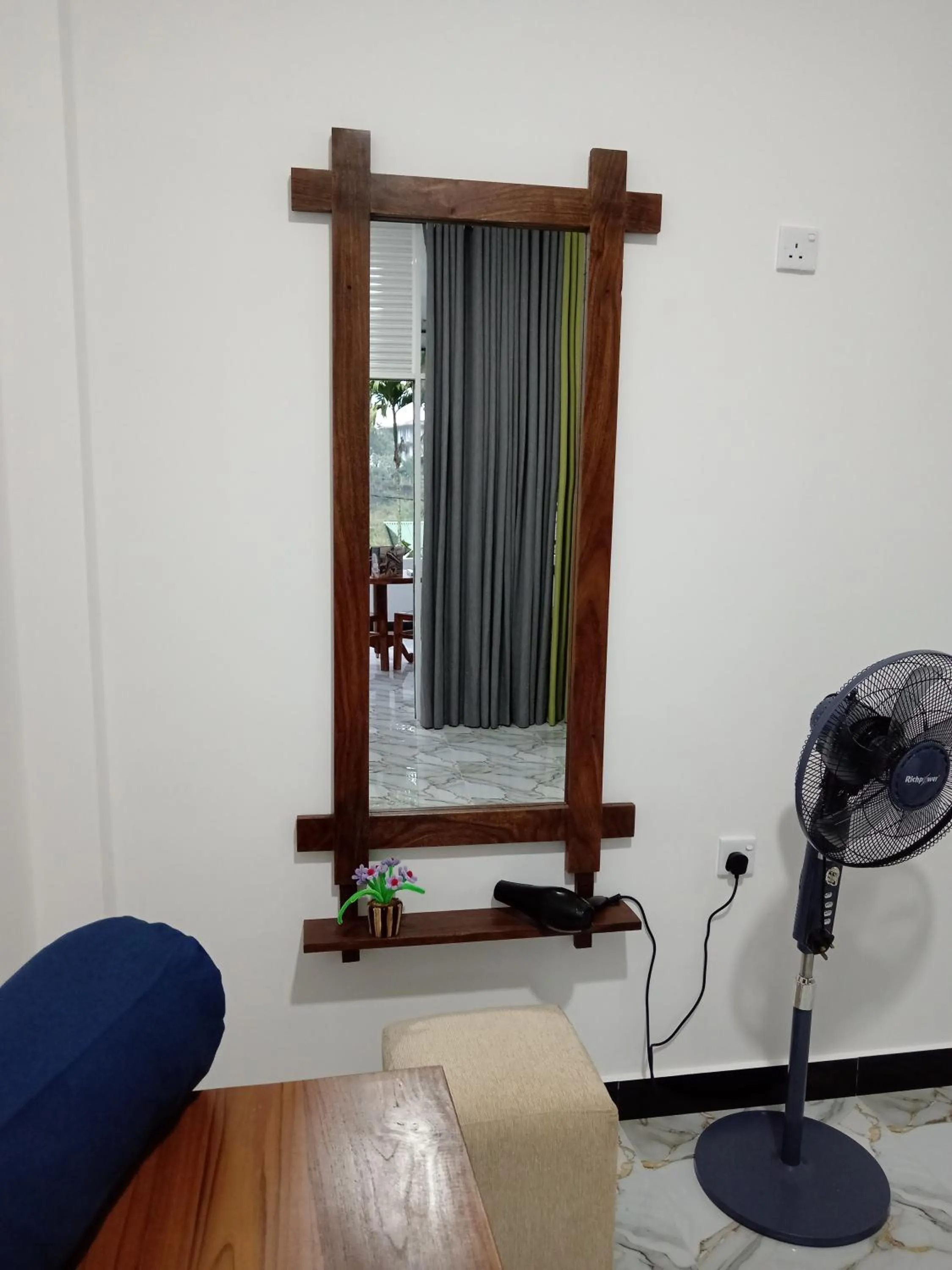 hair dresser in Samiru Guest Inn Ella