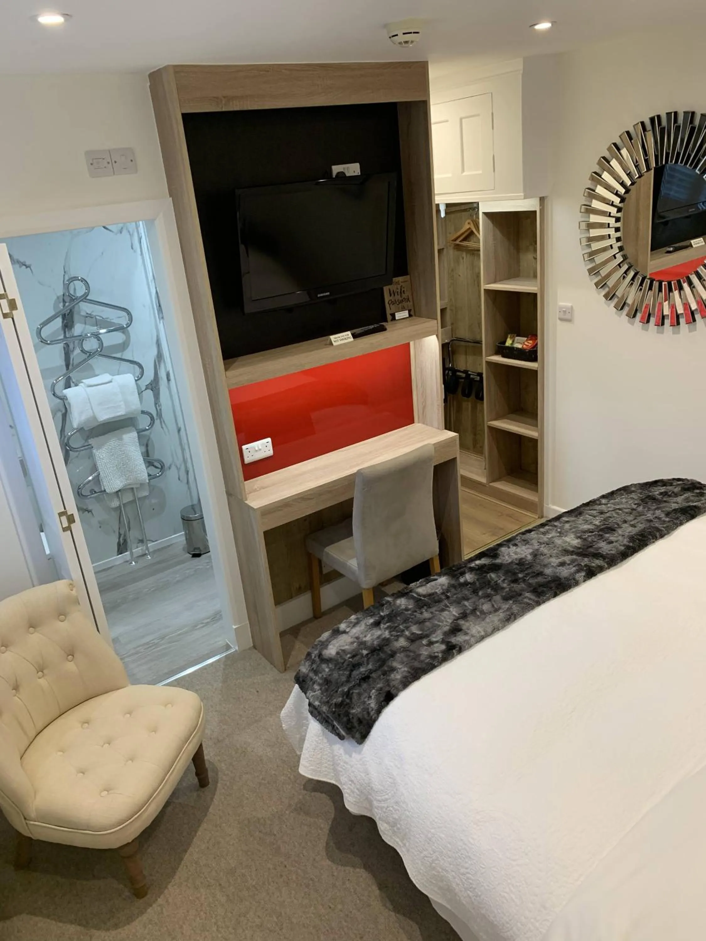 Bedroom, TV/Entertainment Center in The Malt House