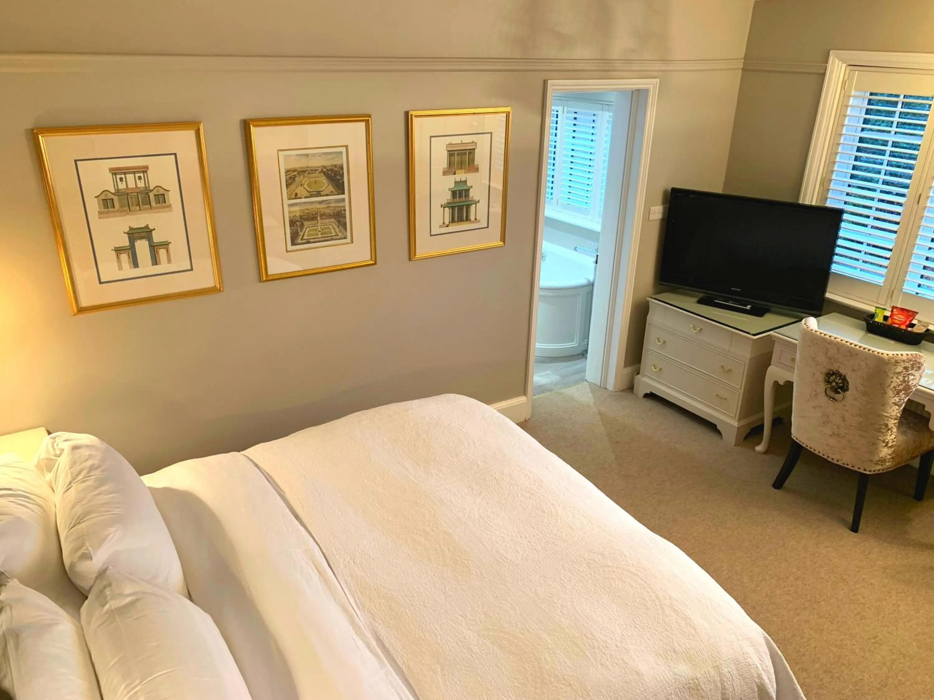 Bedroom, TV/Entertainment Center in The Malt House