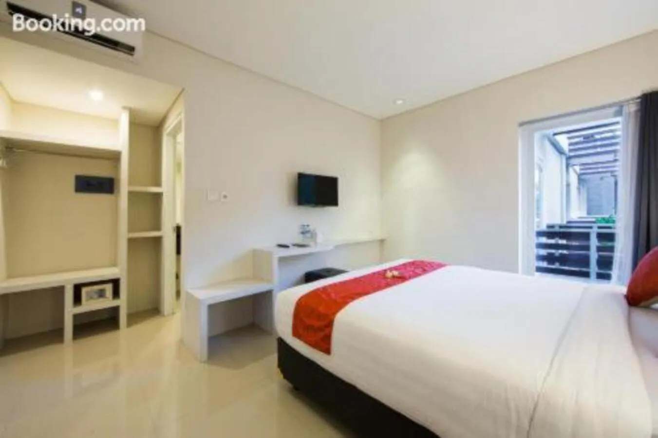 Bed in The Rinaya Canggu by ecommerceloka