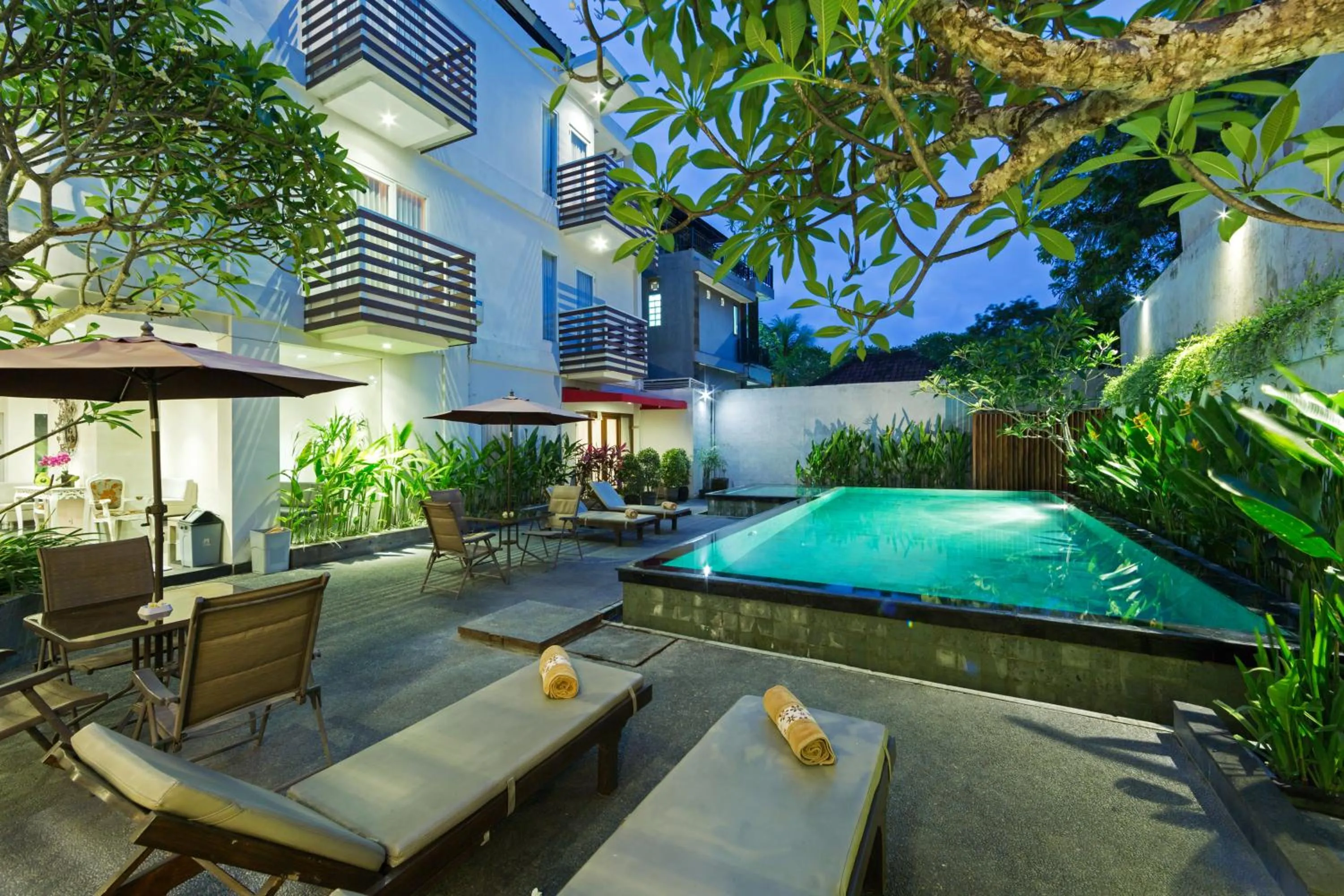 Swimming pool in The Rinaya Canggu by ecommerceloka
