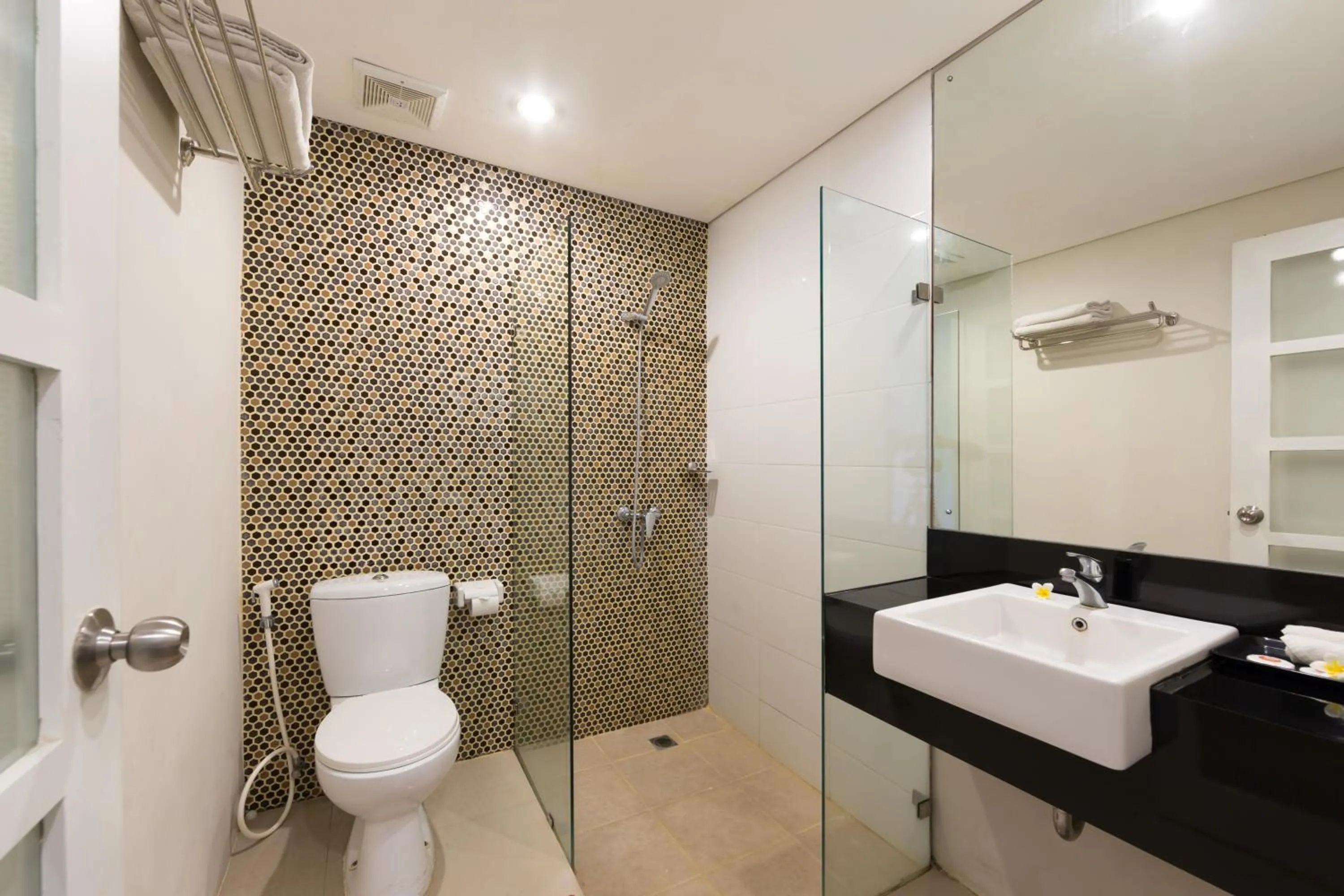 Shower in The Rinaya Canggu by ecommerceloka