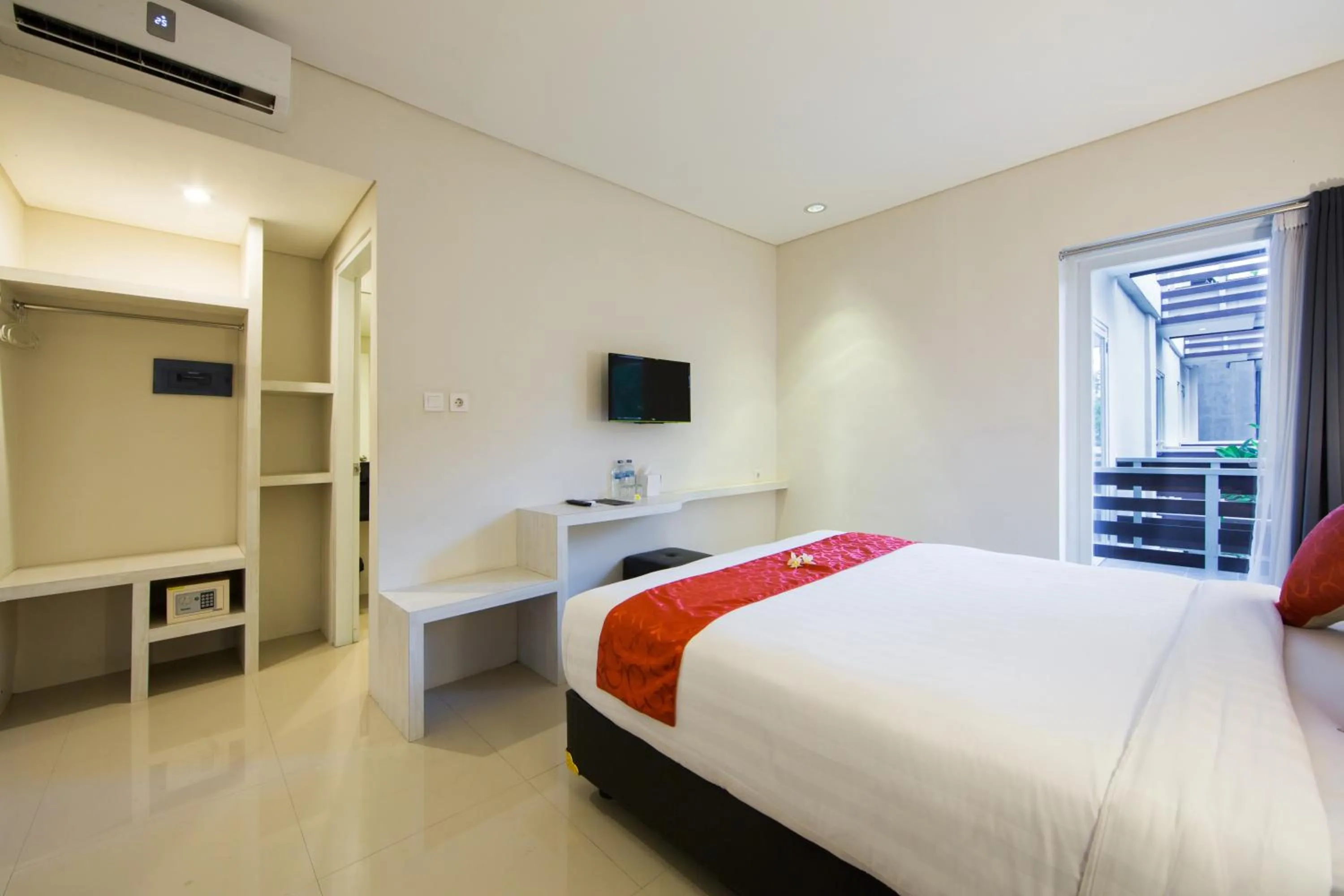 Bed in The Rinaya Canggu by ecommerceloka