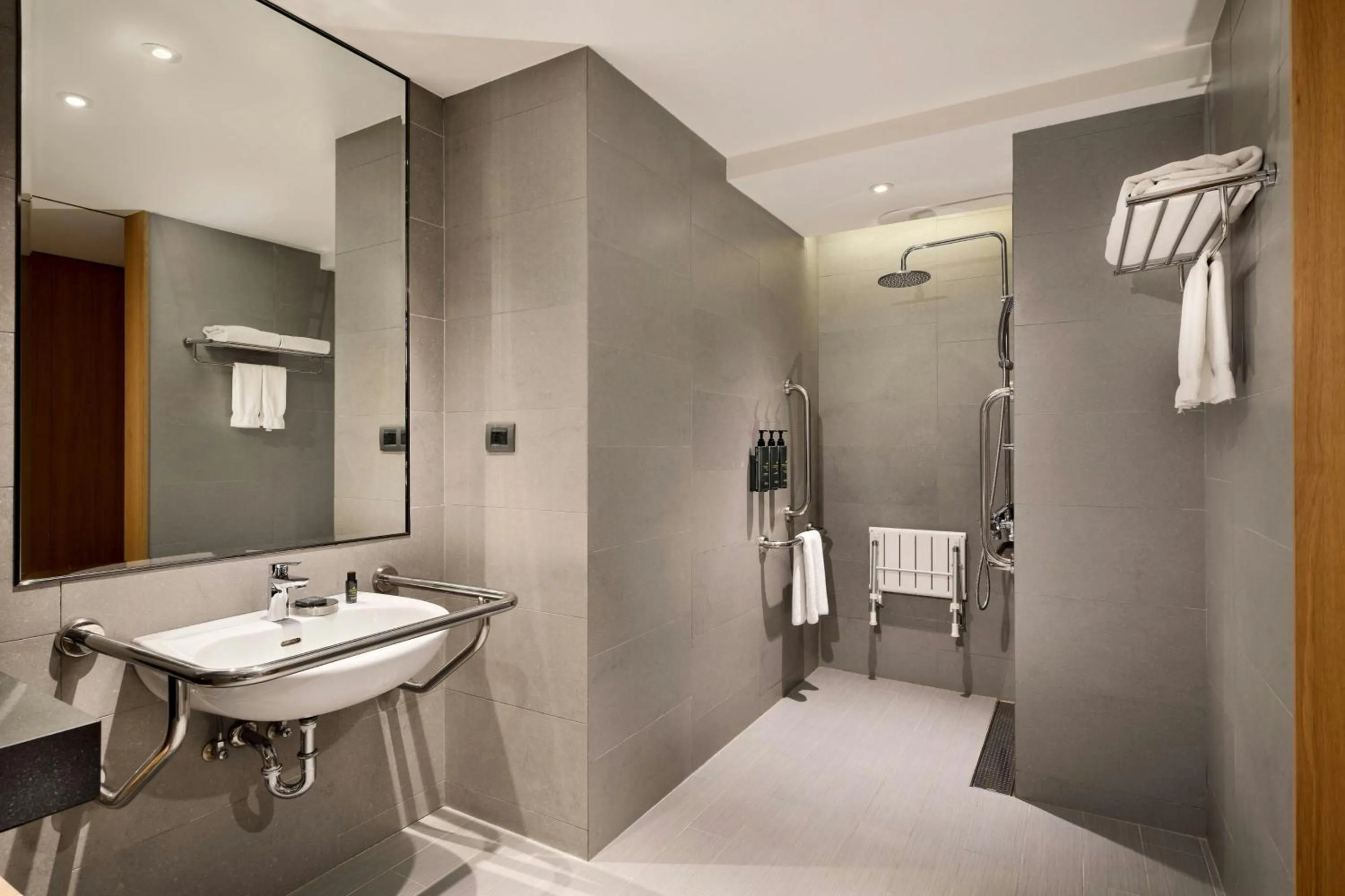 Bathroom in Aloft Taipei Zhongshan