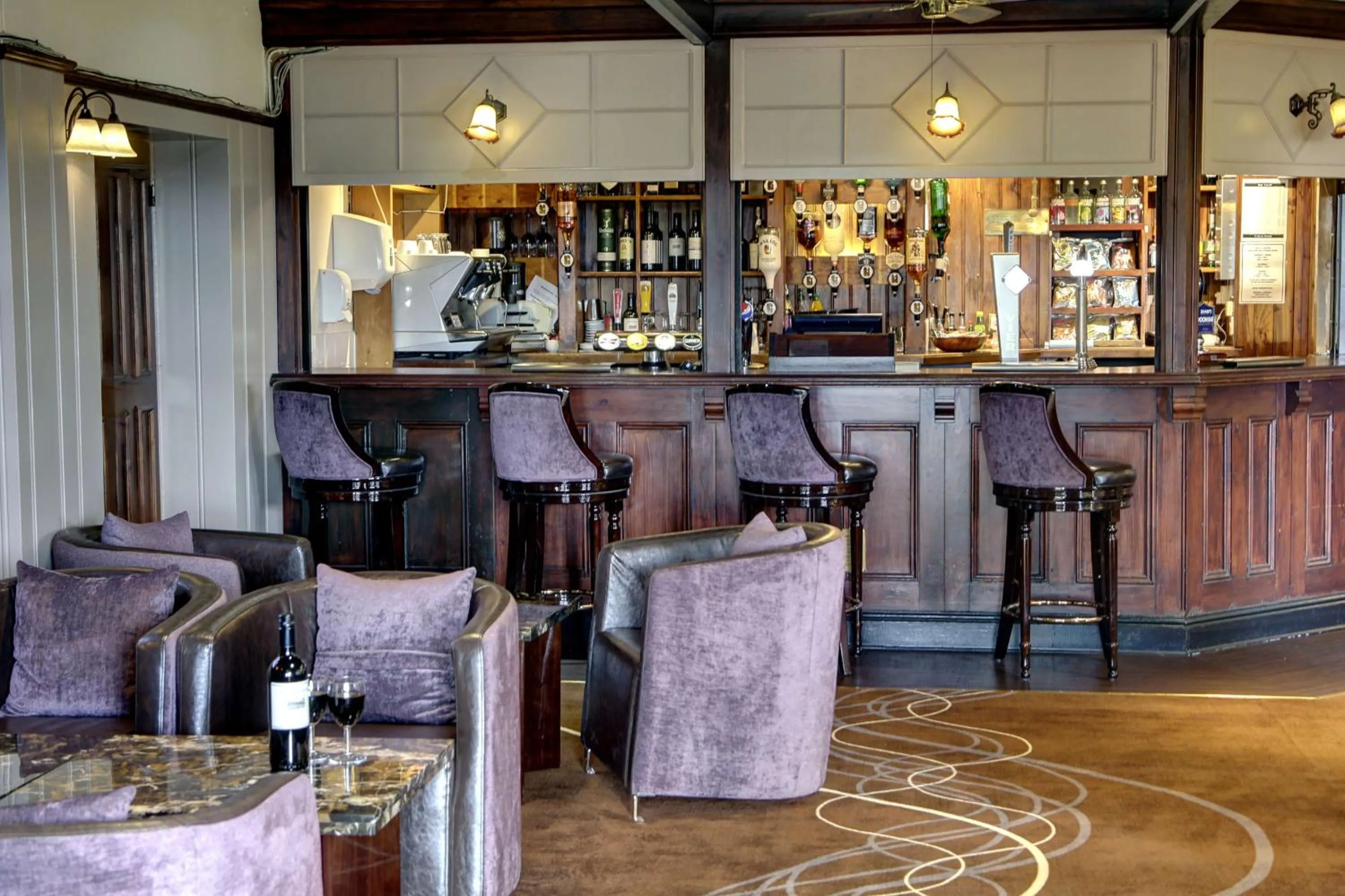 Lounge or bar in Best Western Reading Calcot Hotel