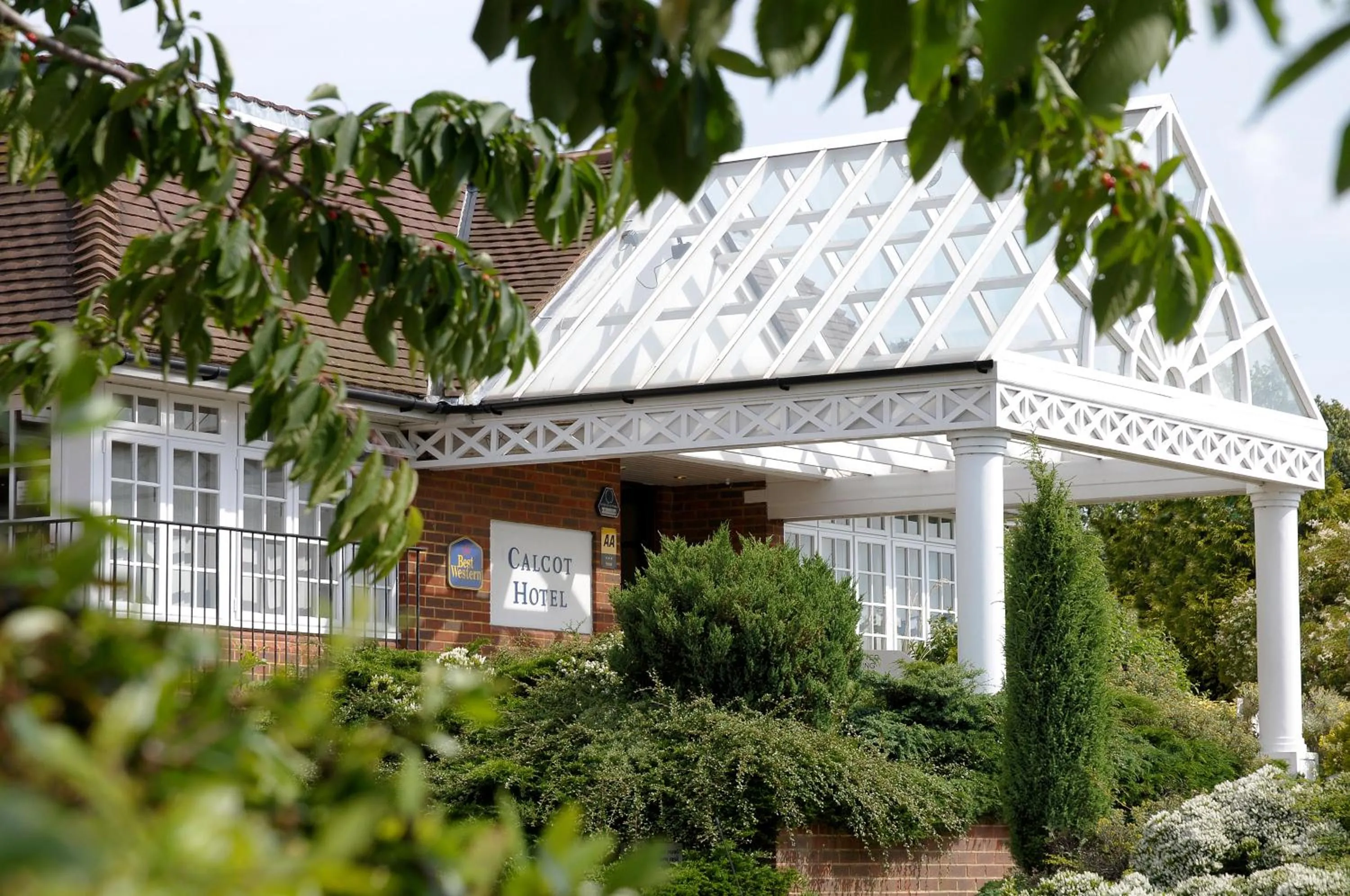 Facade/entrance in Best Western Reading Calcot Hotel