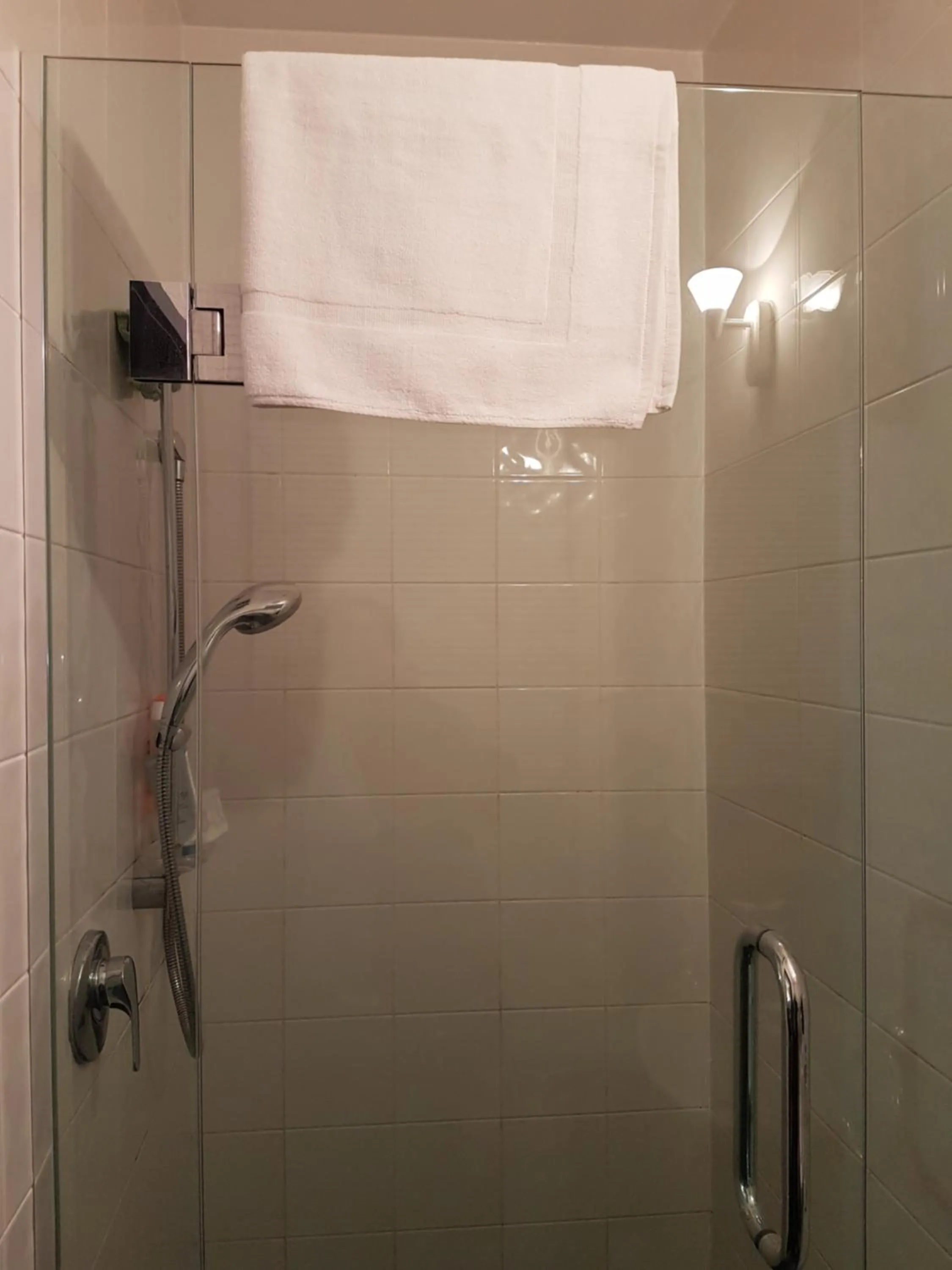 Bathroom in Archies Bunker Affordable Accommodation