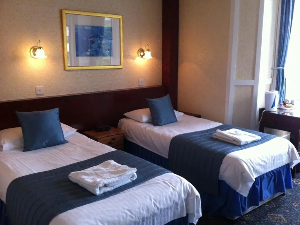 Bedroom, Bed in Arrandale House