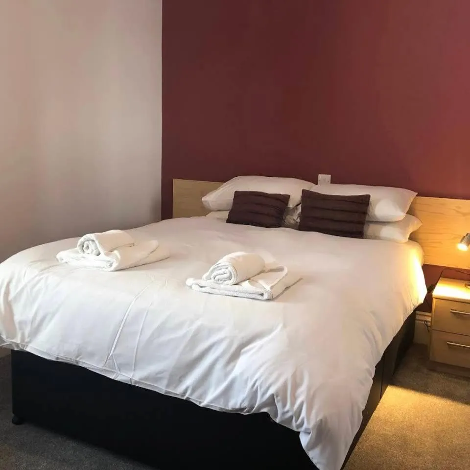 Bedroom, Bed in Arrandale House