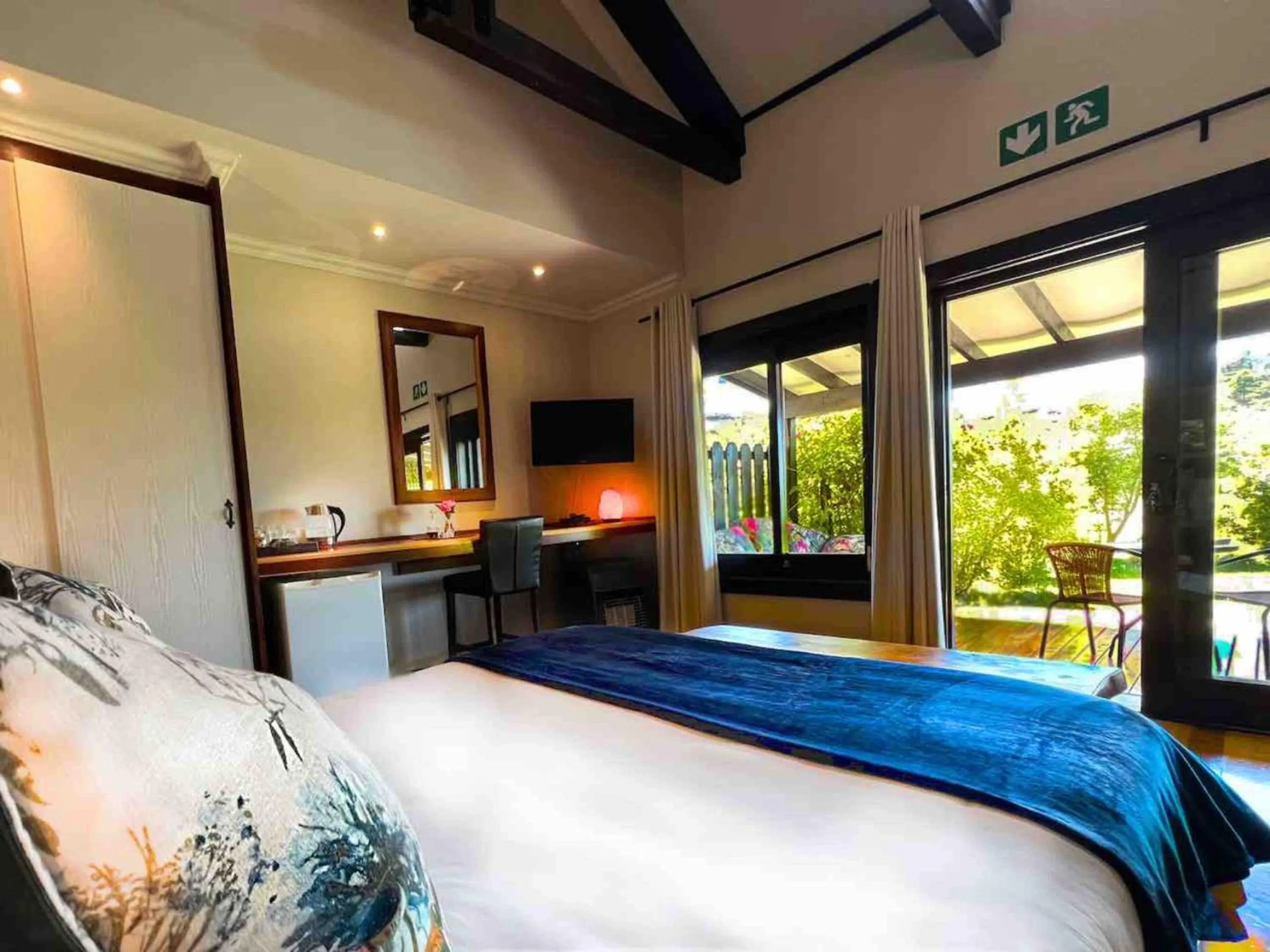 Bedroom, Bed in Malachite Manor