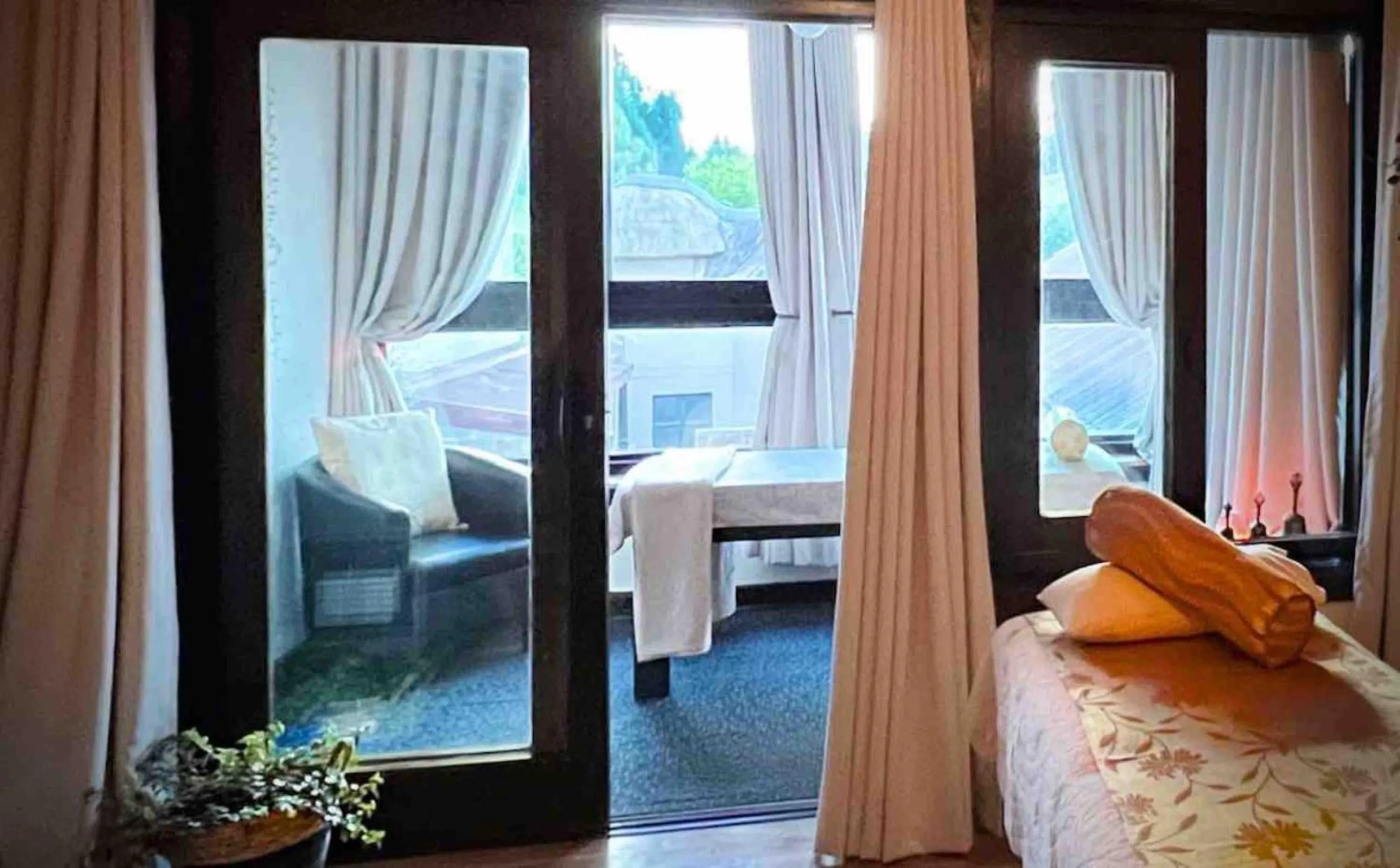 Property building, Bed in Malachite Manor