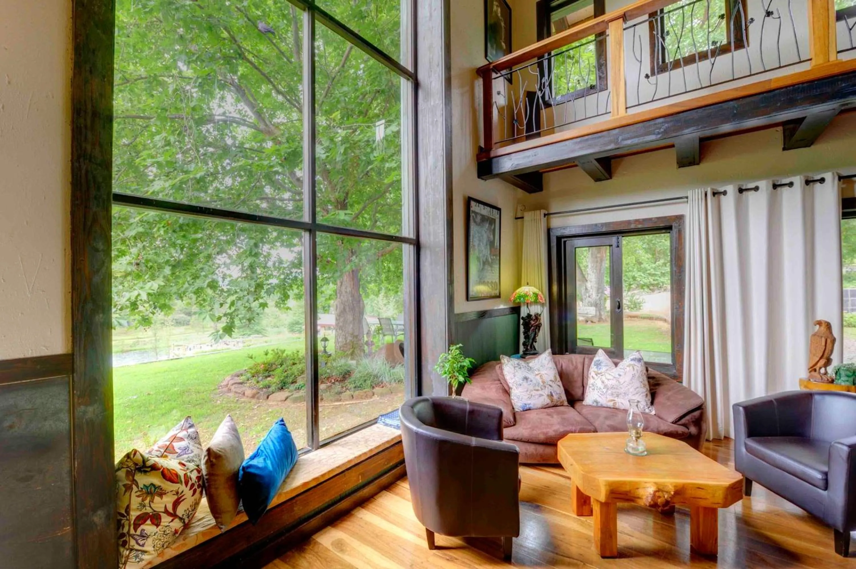 Lounge or bar in Malachite Manor