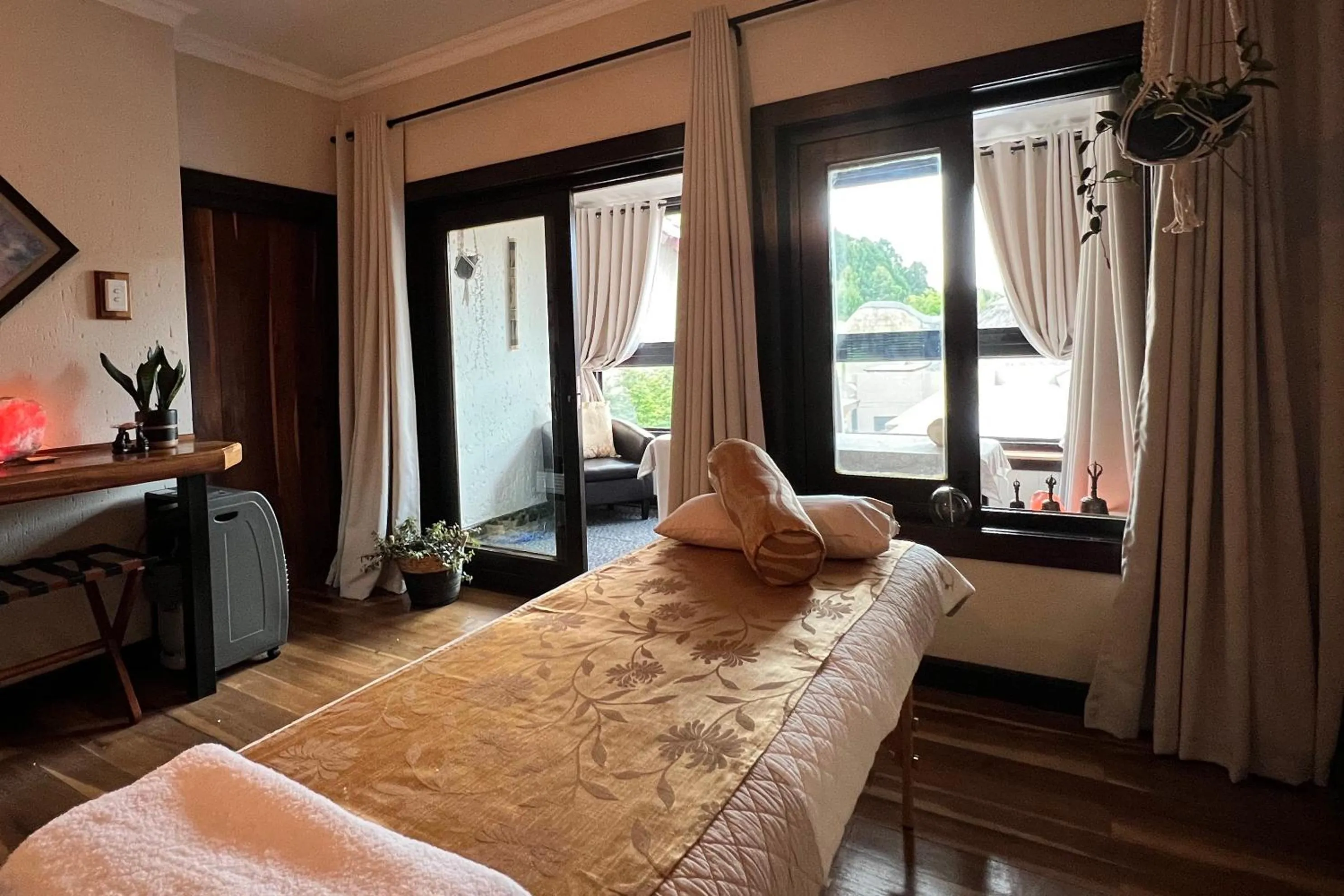 Massage, Bed in Malachite Manor