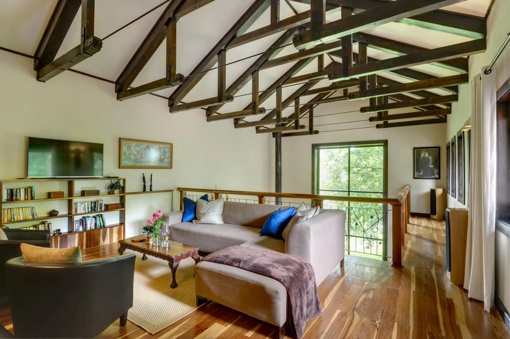 Communal lounge/ TV room in Malachite Manor