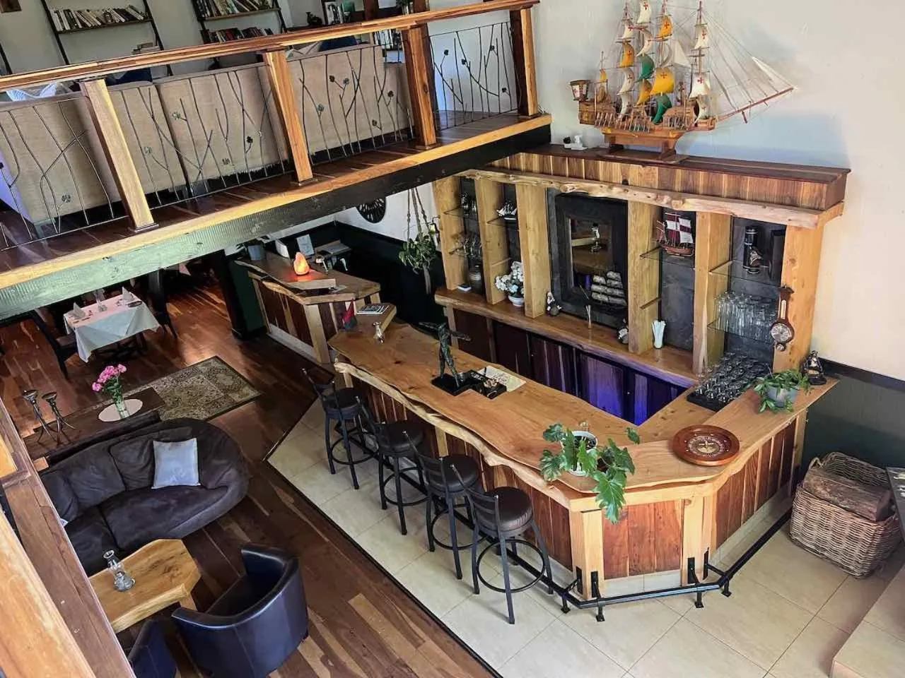 Lounge or bar in Malachite Manor