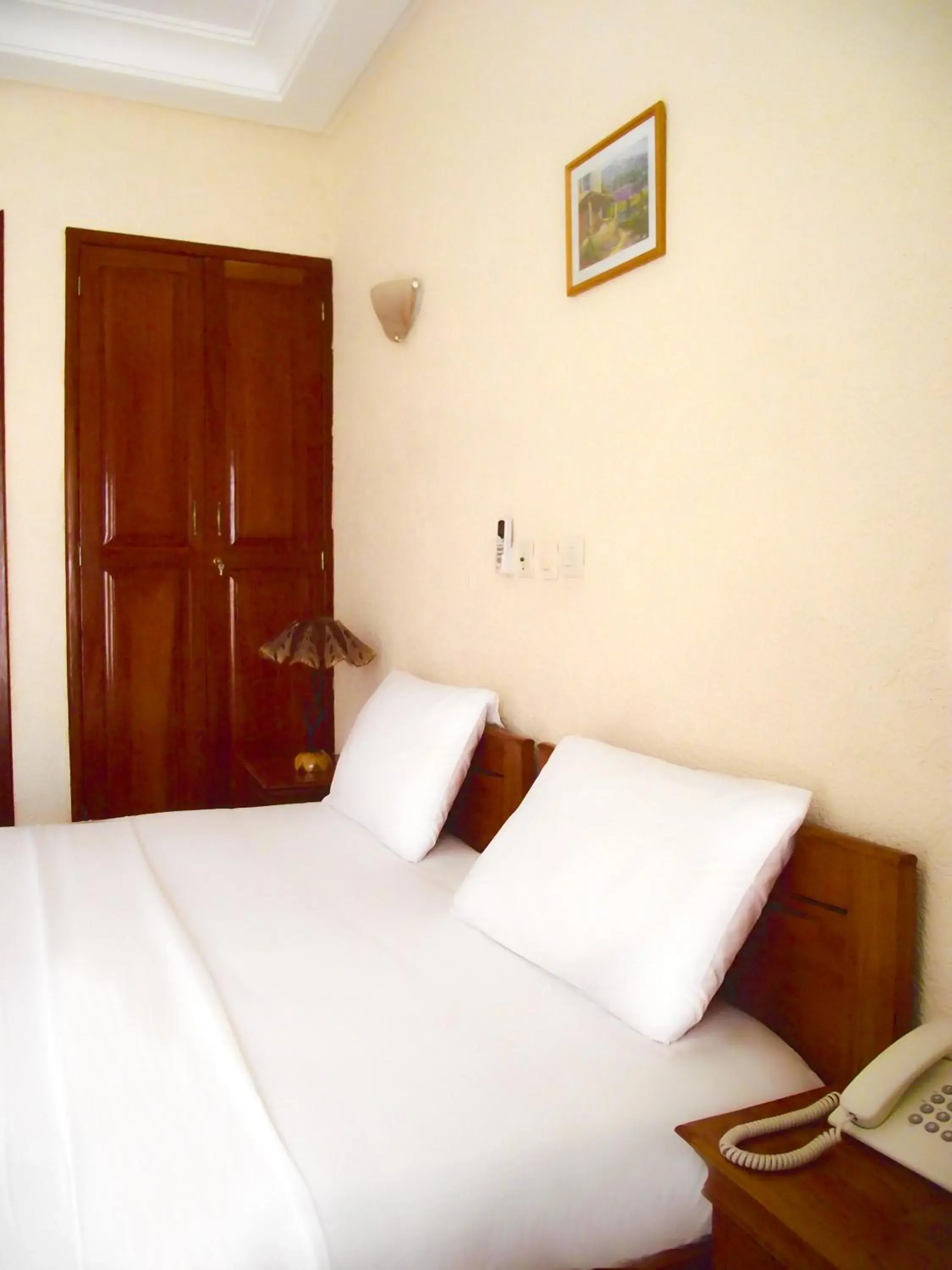 Budget Double Room in Hotel Ghis Palace Budget Double Room in Hotel Ghis Palace