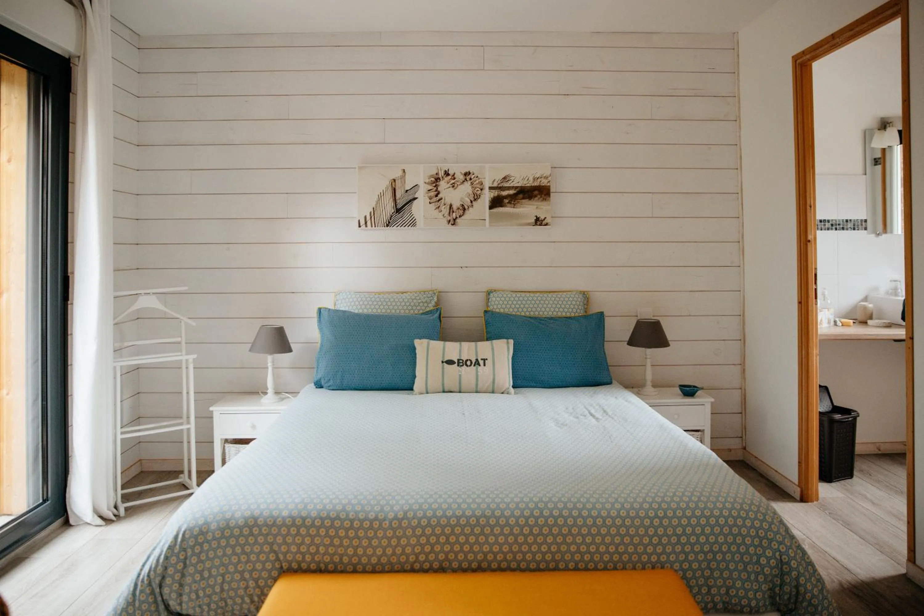 Photo of the whole room, Bed in Le Clos De La Roche