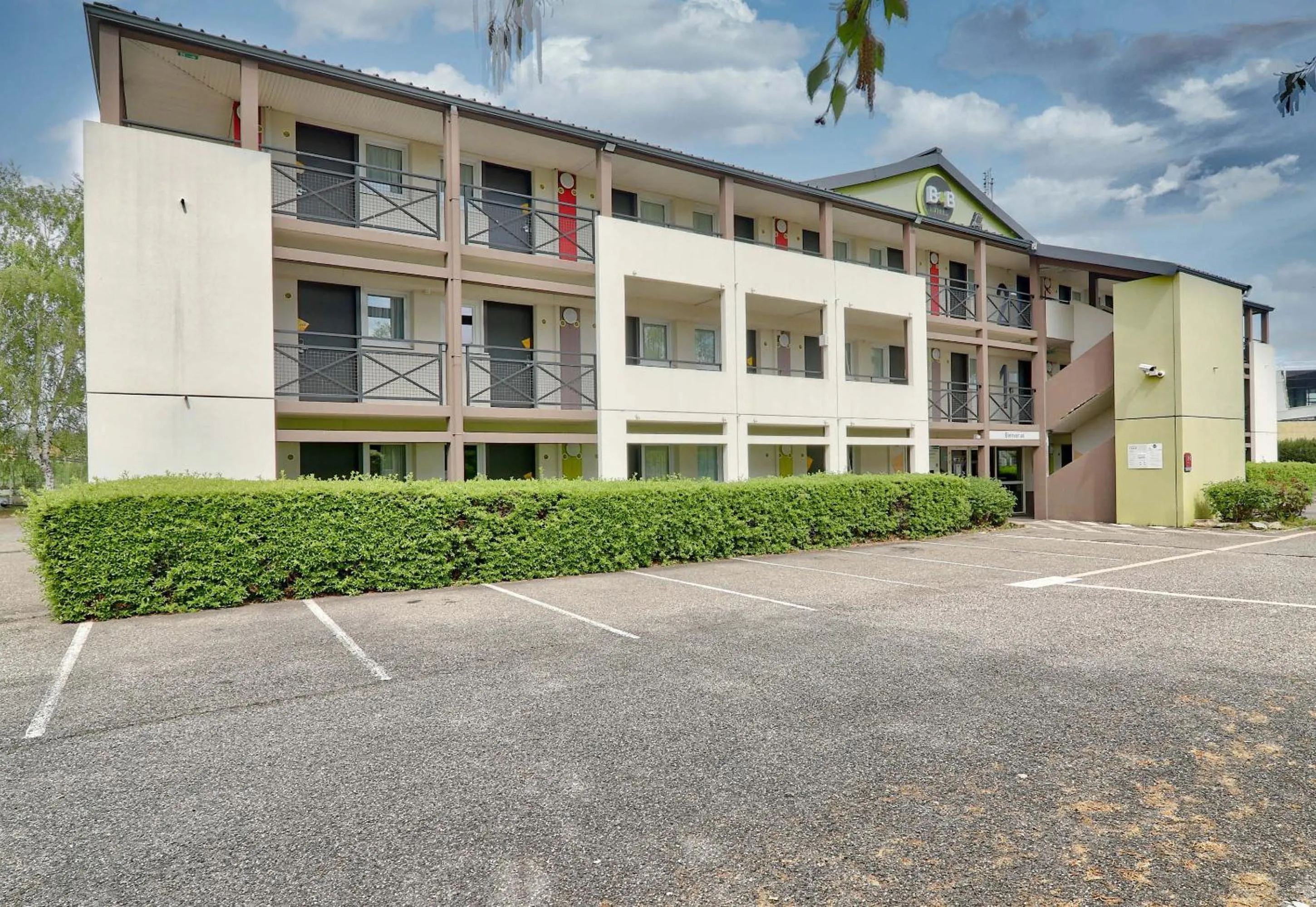 Property building in B&B HOTEL Clermont-Ferrand Le Brézet Aéroport