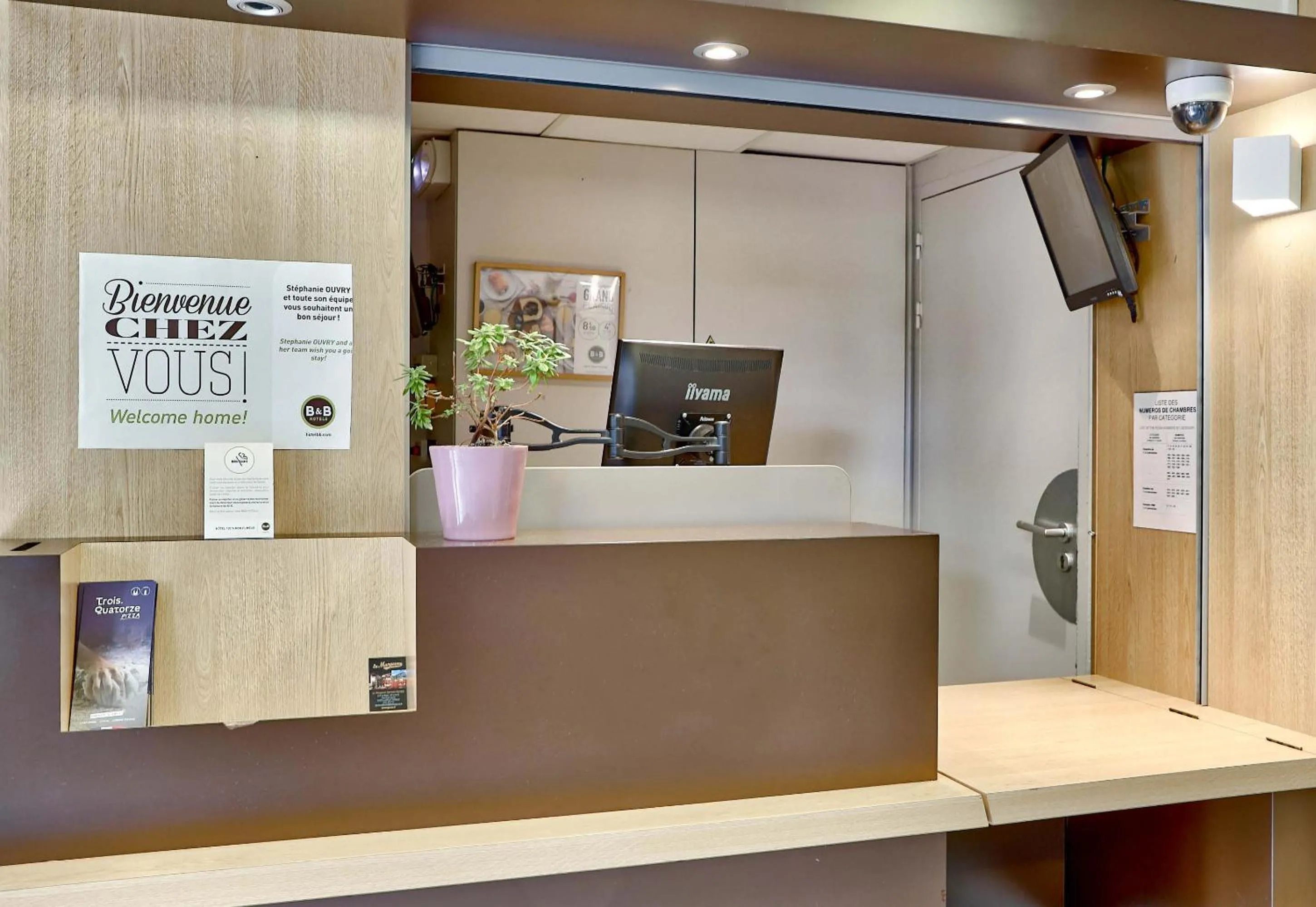 Lobby or reception in B&B HOTEL Clermont-Ferrand Le Brézet Aéroport