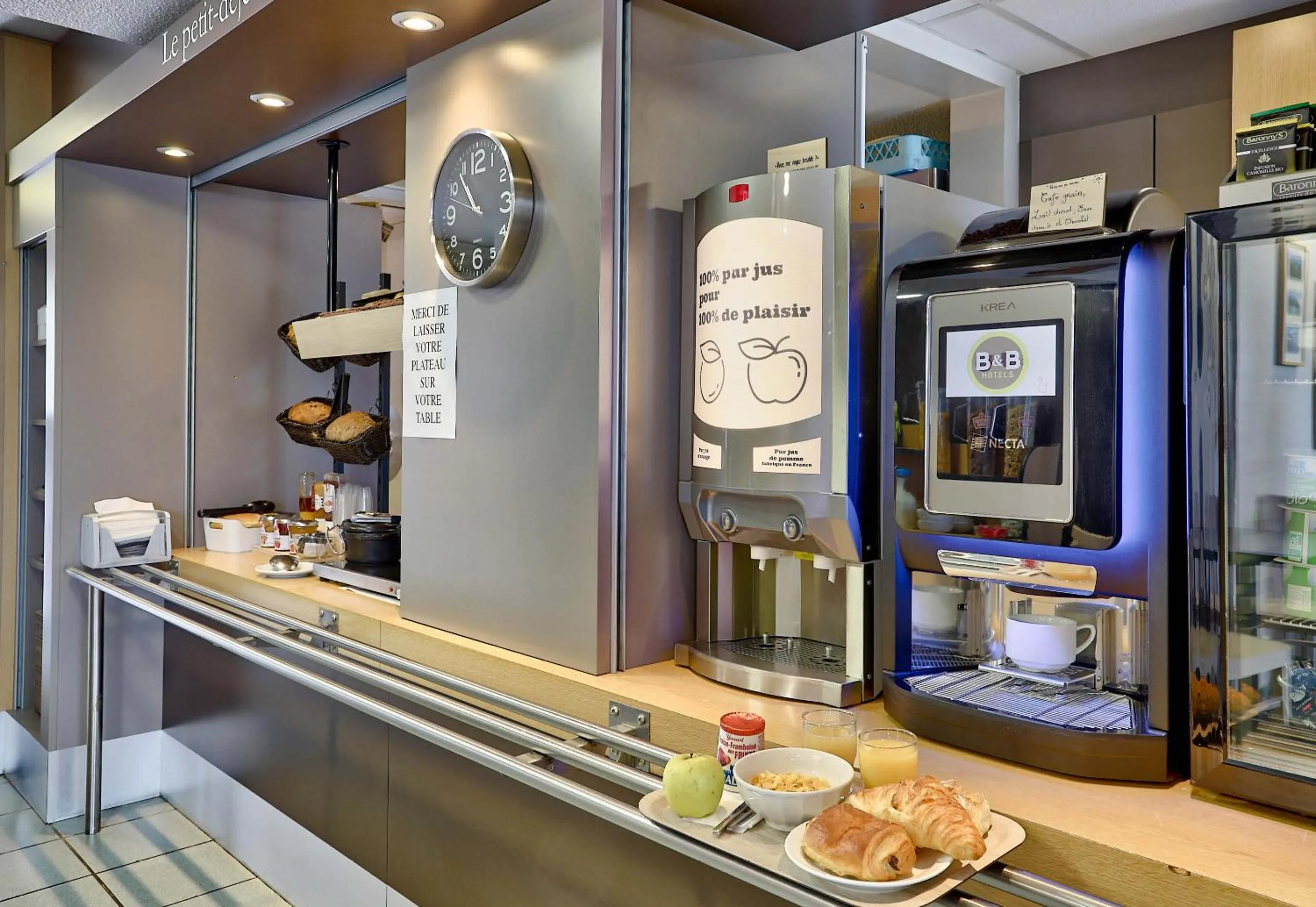 Breakfast in B&B HOTEL Clermont-Ferrand Le Brézet Aéroport