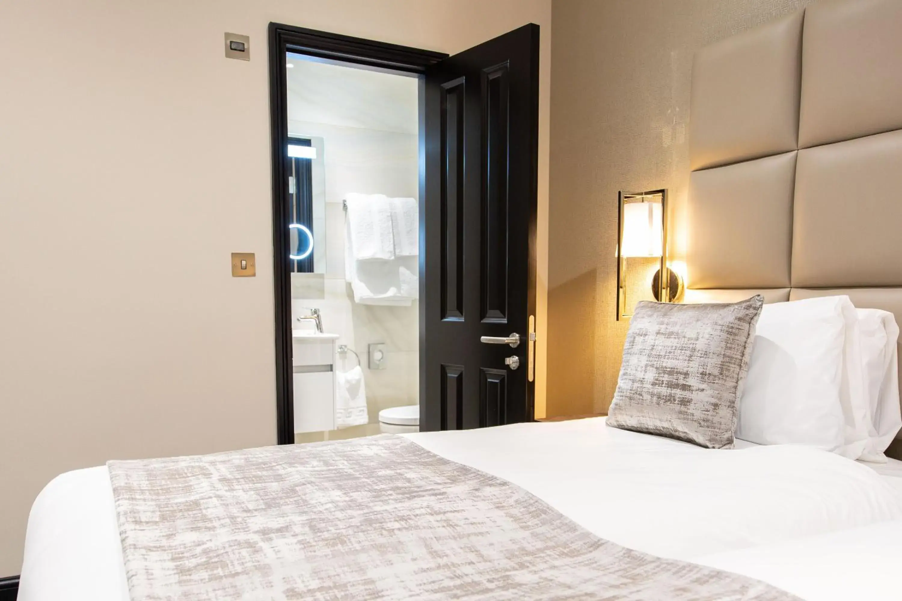 Standard Twin Room in The Crescent Hyde Park Standard Twin Room in The Crescent Hyde Park