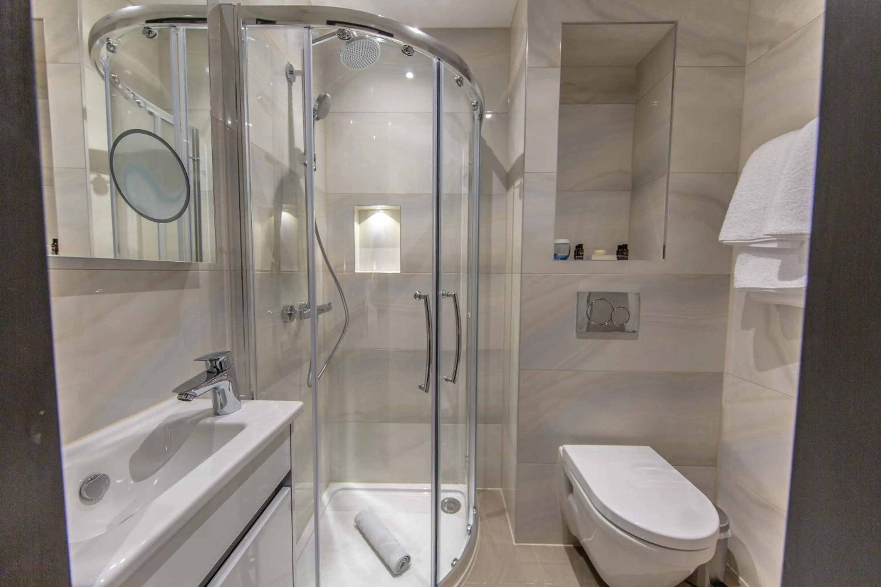 Shower in The Crescent Hyde Park