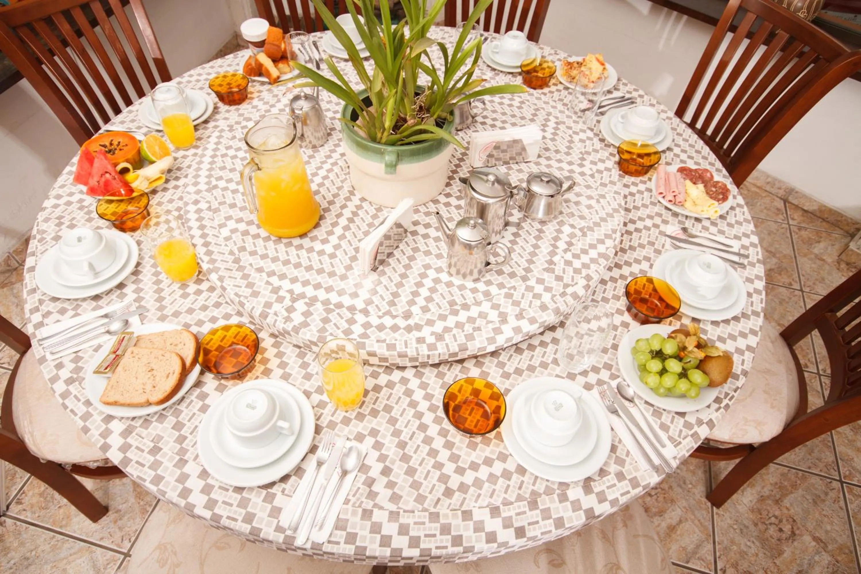 Continental breakfast in Hotel Cabana Suiça