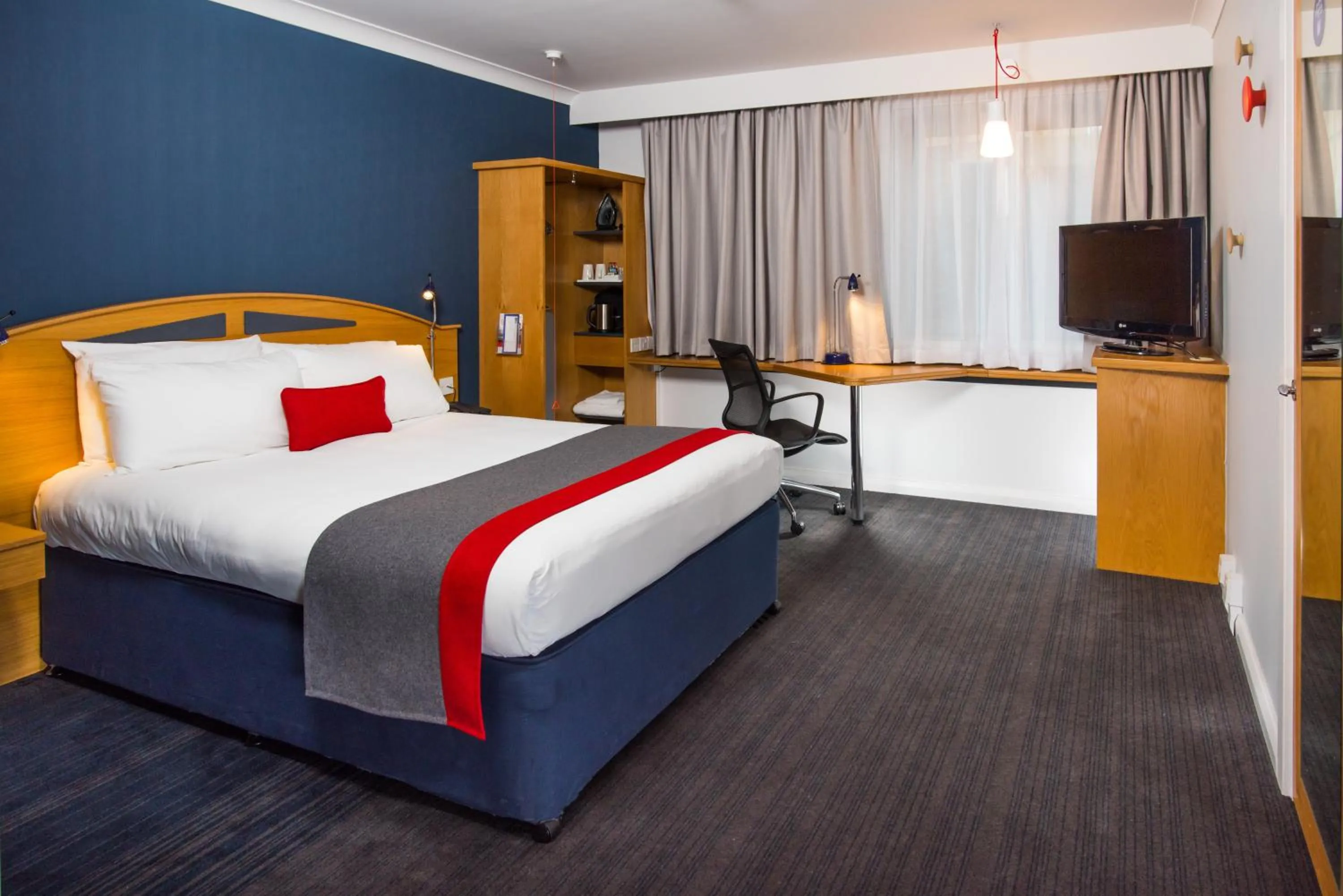 Photo of the whole room, Bed in Holiday Inn Express East Midlands Airport by IHG