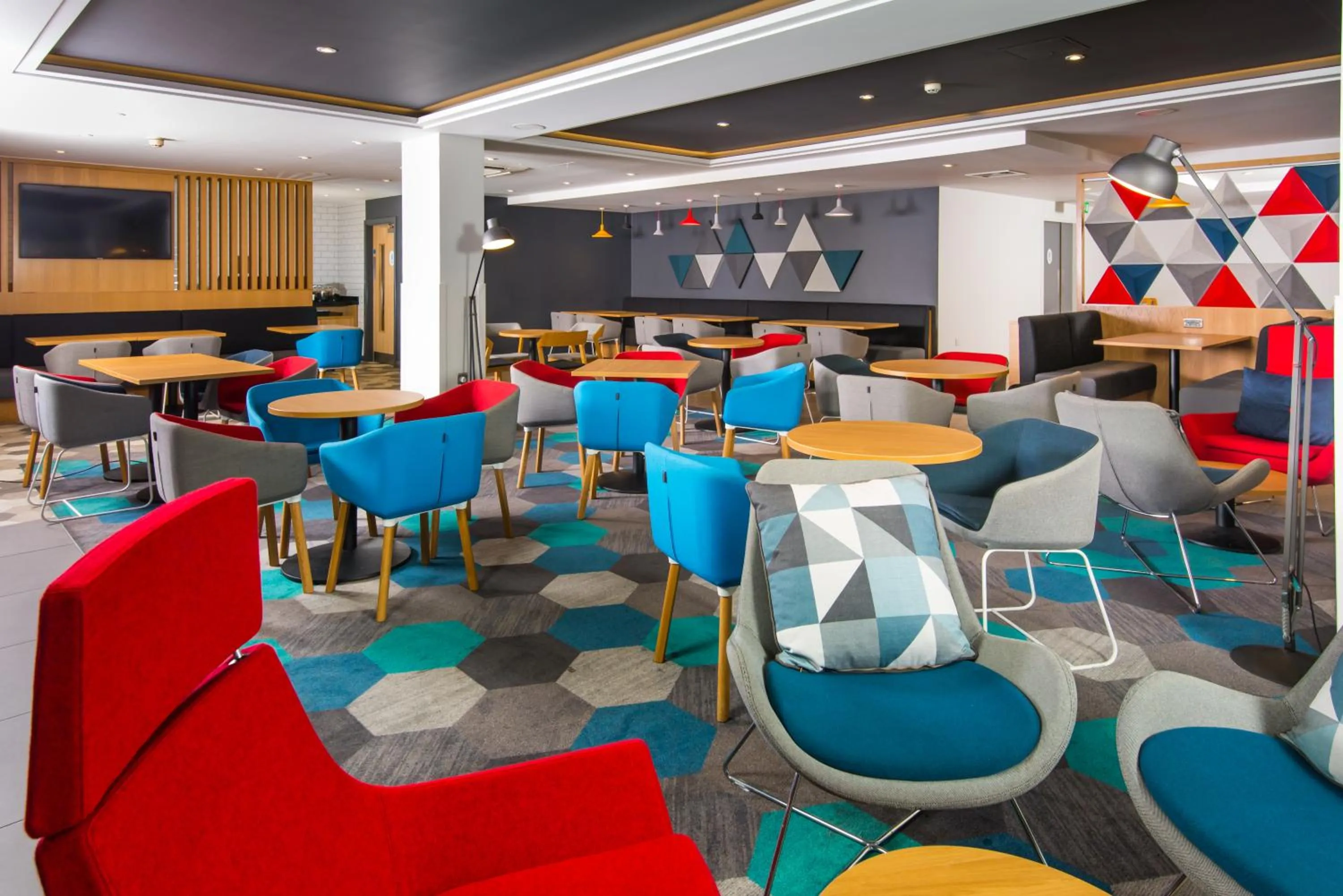 Restaurant/places to eat in Holiday Inn Express London-Hammersmith by IHG