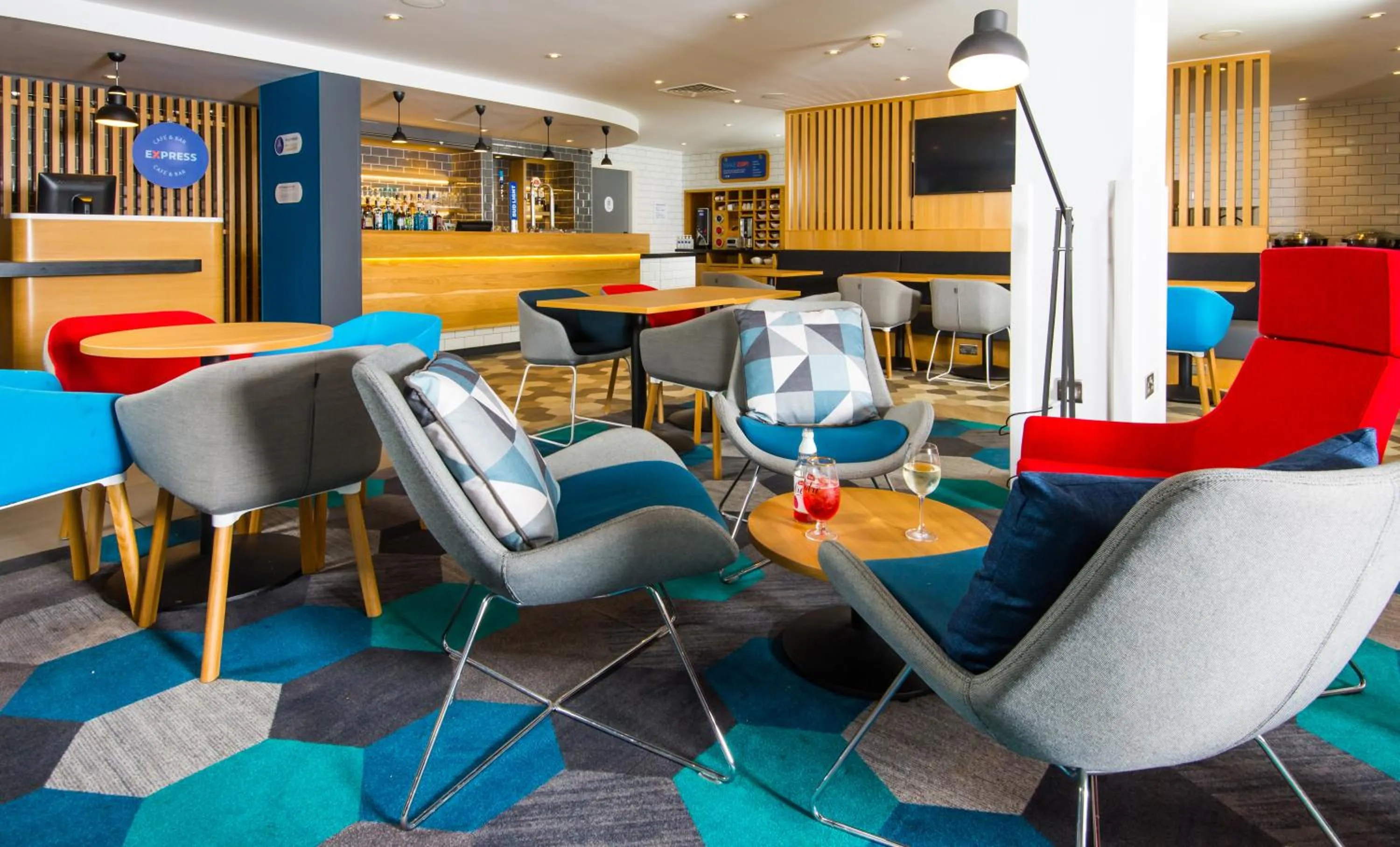 Lobby or reception in Holiday Inn Express London-Hammersmith by IHG