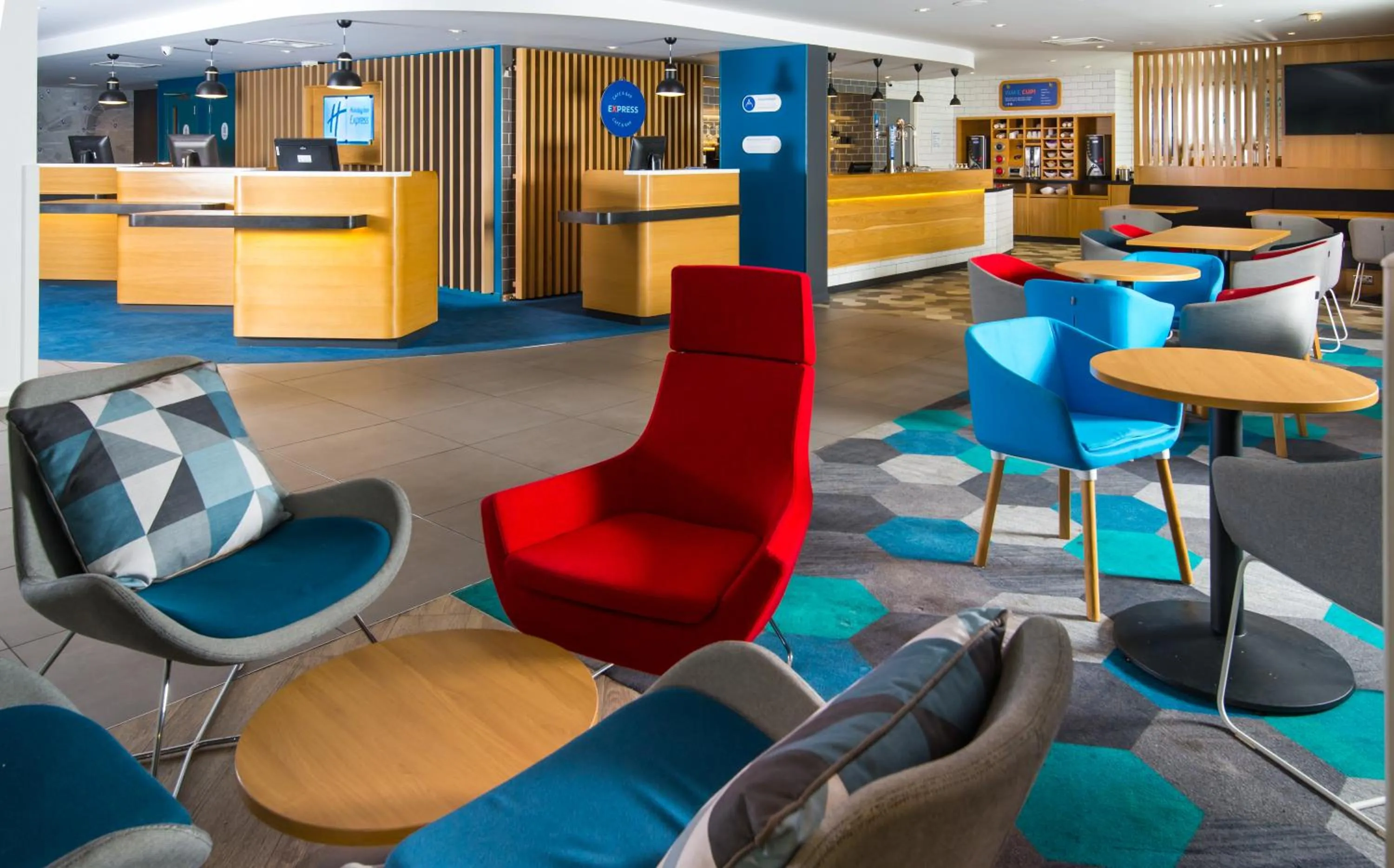 Lobby or reception in Holiday Inn Express London-Hammersmith by IHG