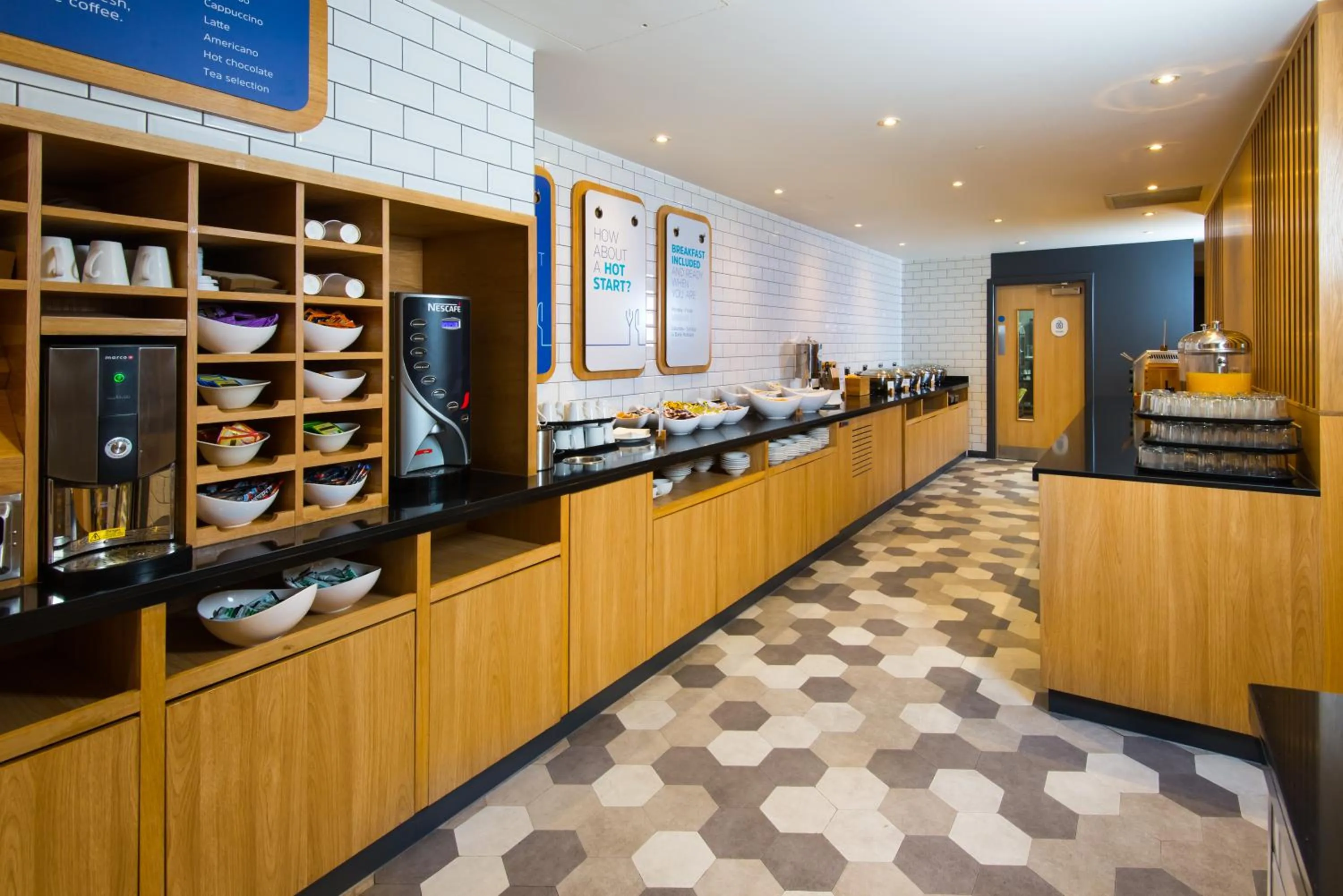 Restaurant/places to eat in Holiday Inn Express London-Hammersmith by IHG