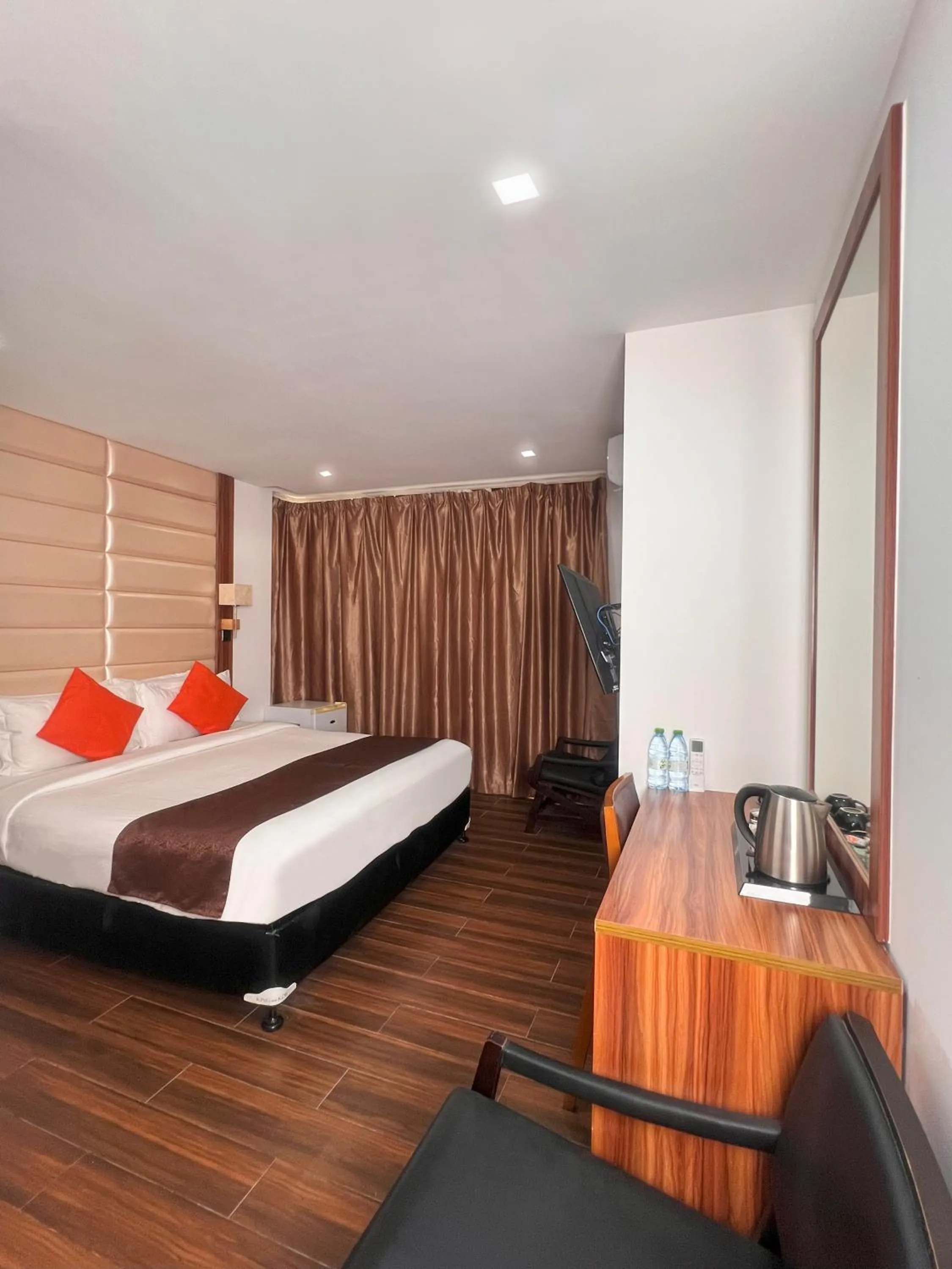 Bedroom, Bed in Dreams Grand