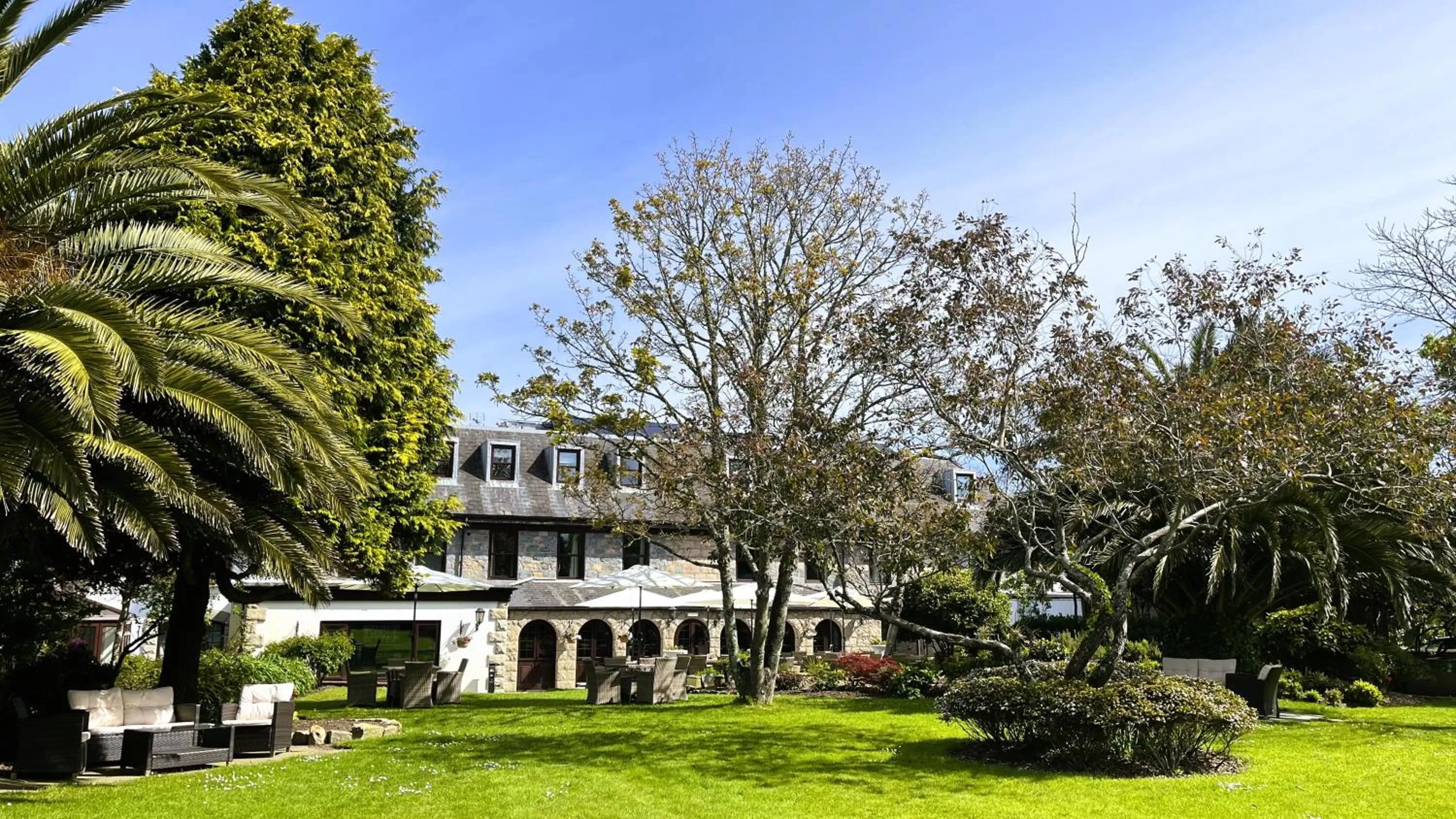 Property building in Le Friquet Hotel