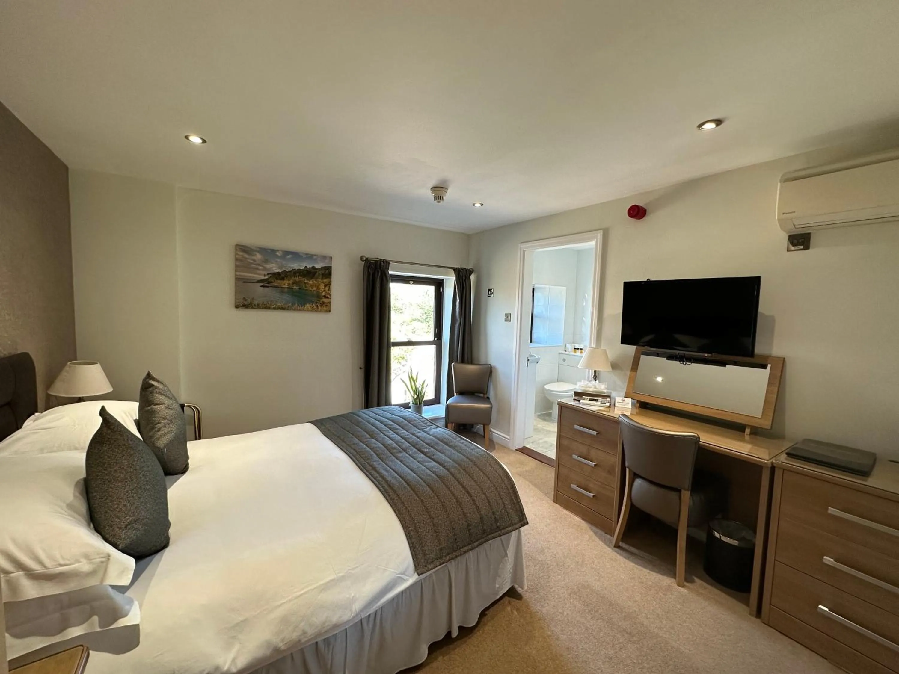 Photo of the whole room, Bed in Le Friquet Hotel