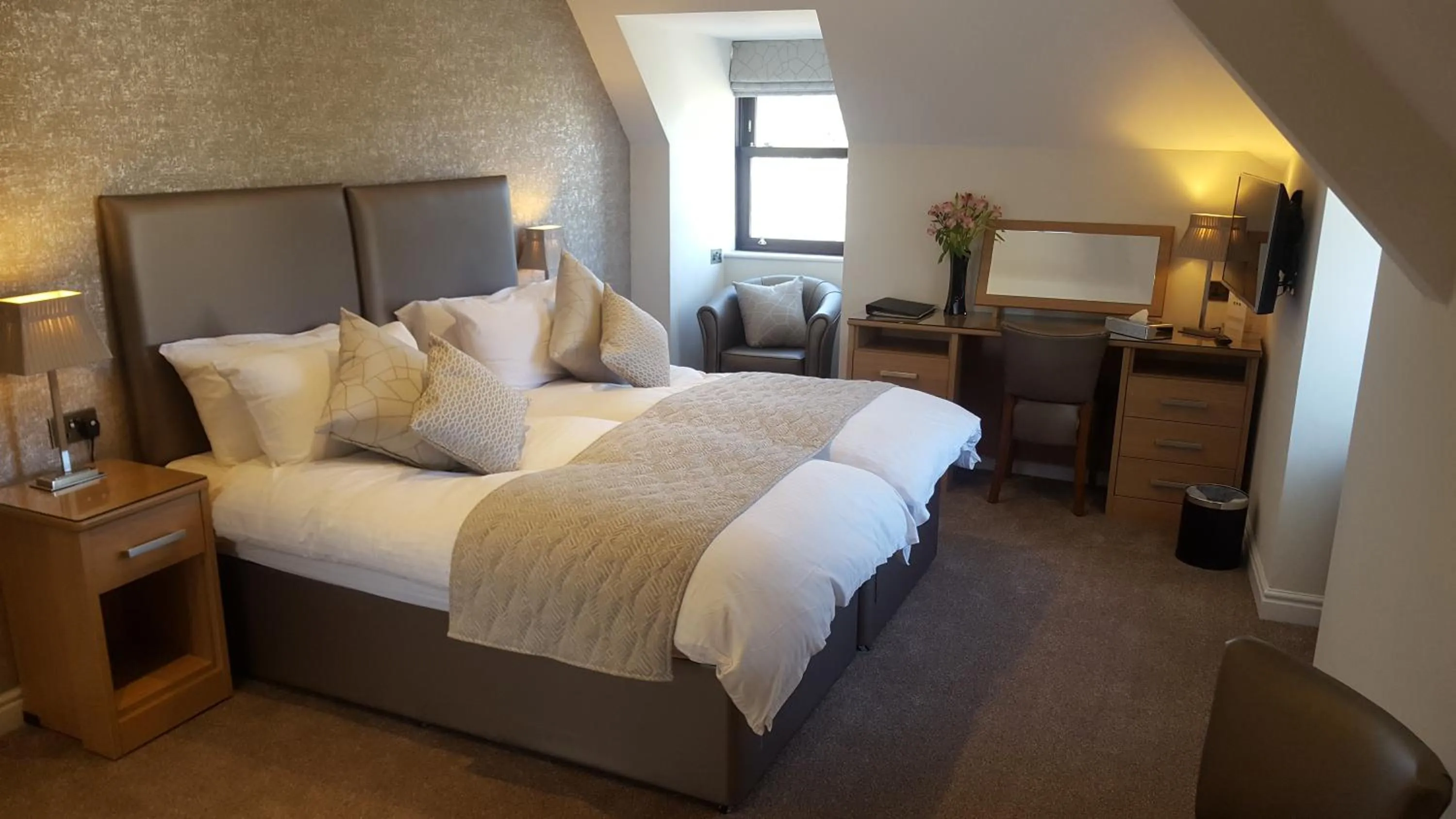 Bedroom, Bed in Le Friquet Hotel