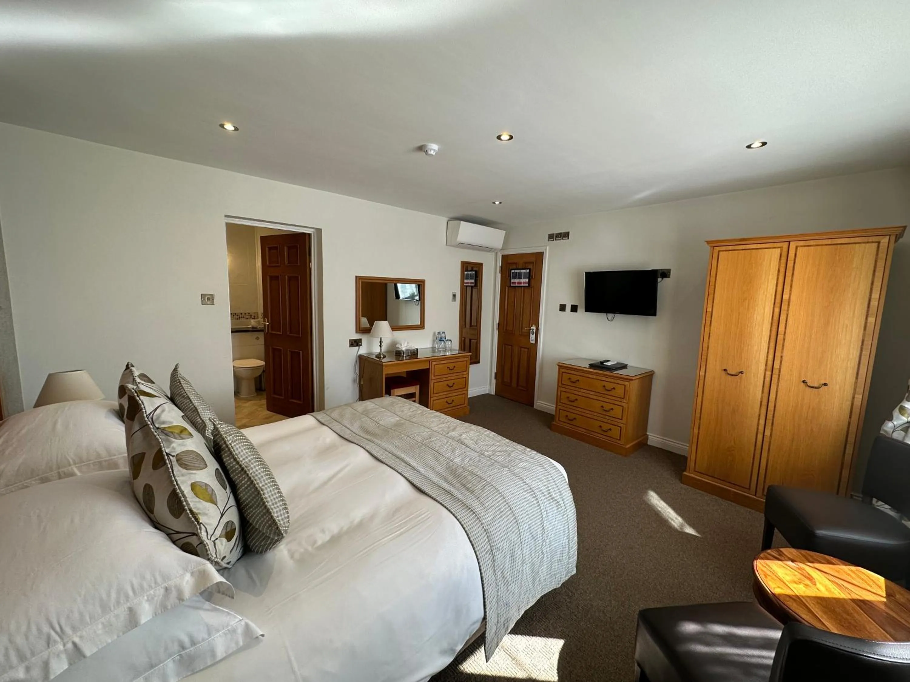 Bedroom, Bed in Le Friquet Hotel