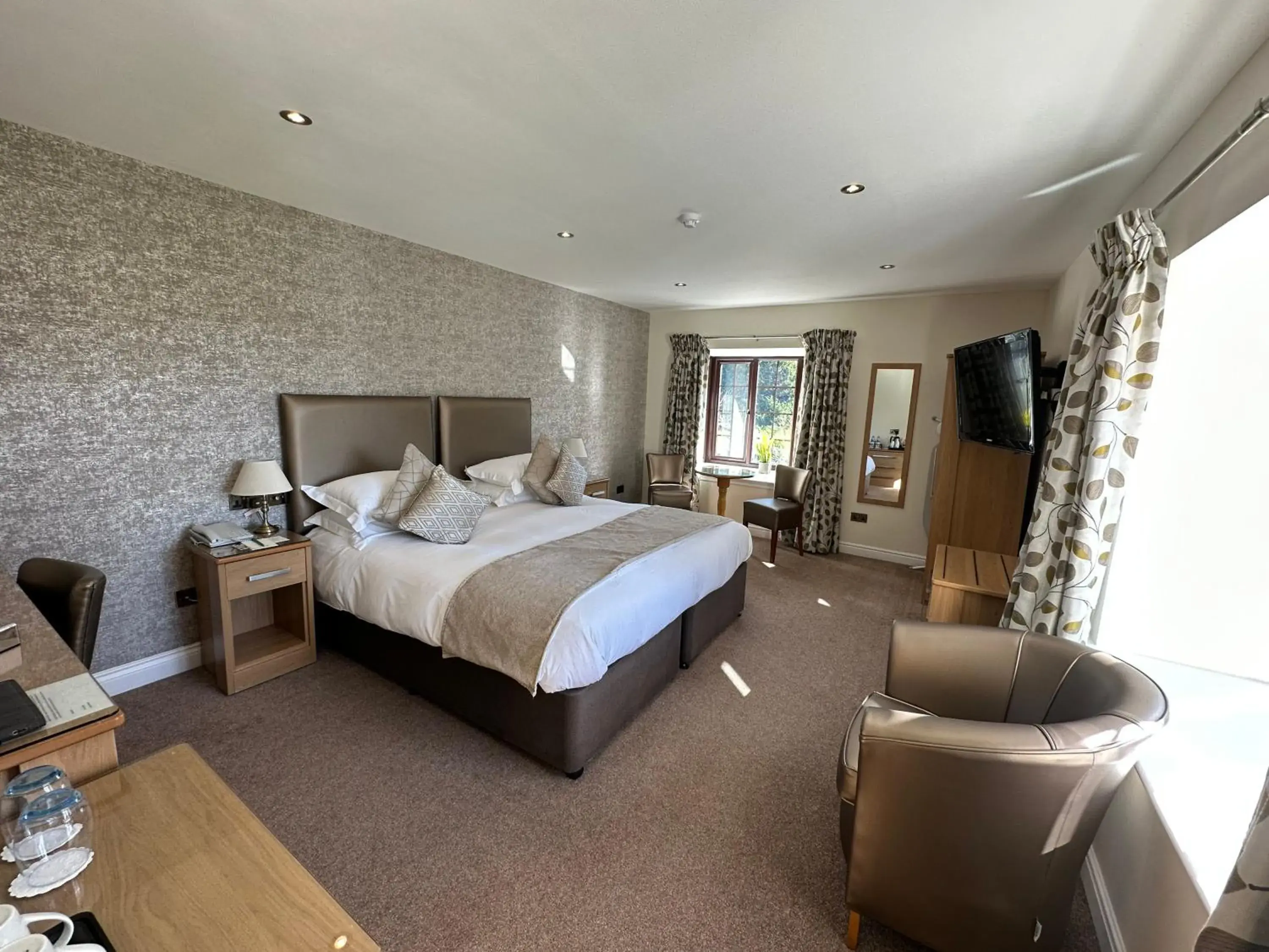 Superior King Room with Garden View in Le Friquet Hotel Superior King Room with Garden View in Le Friquet Hotel