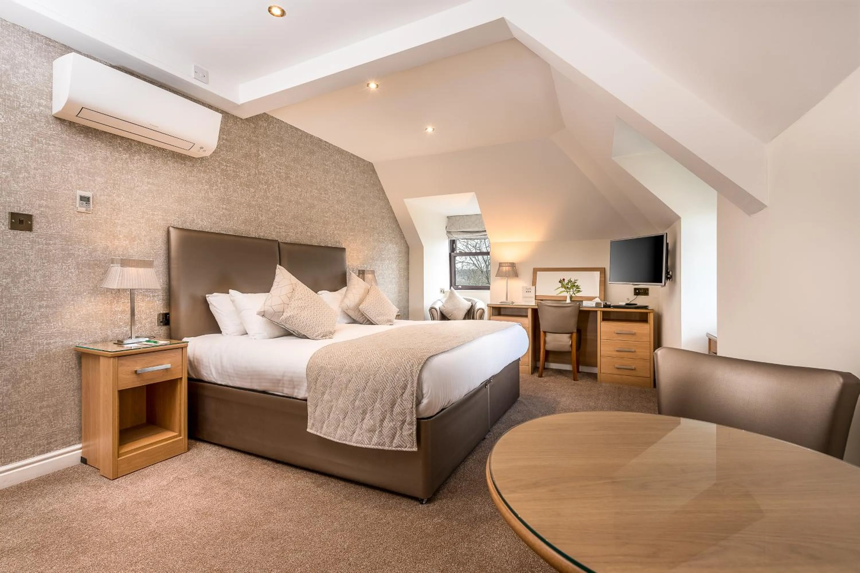 Bedroom, Bed in Le Friquet Hotel