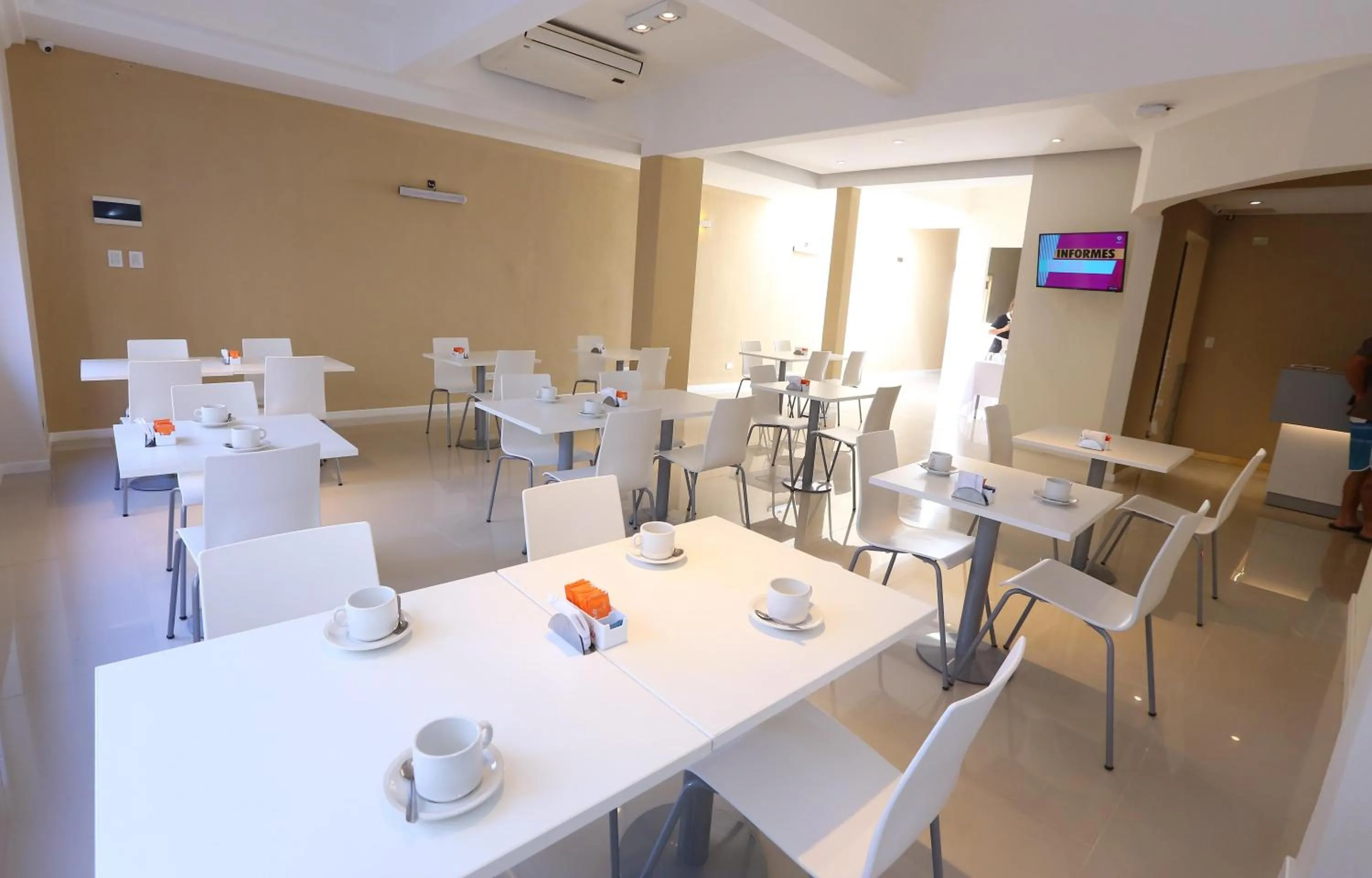 Communal lounge/ TV room in Hotel Acqua