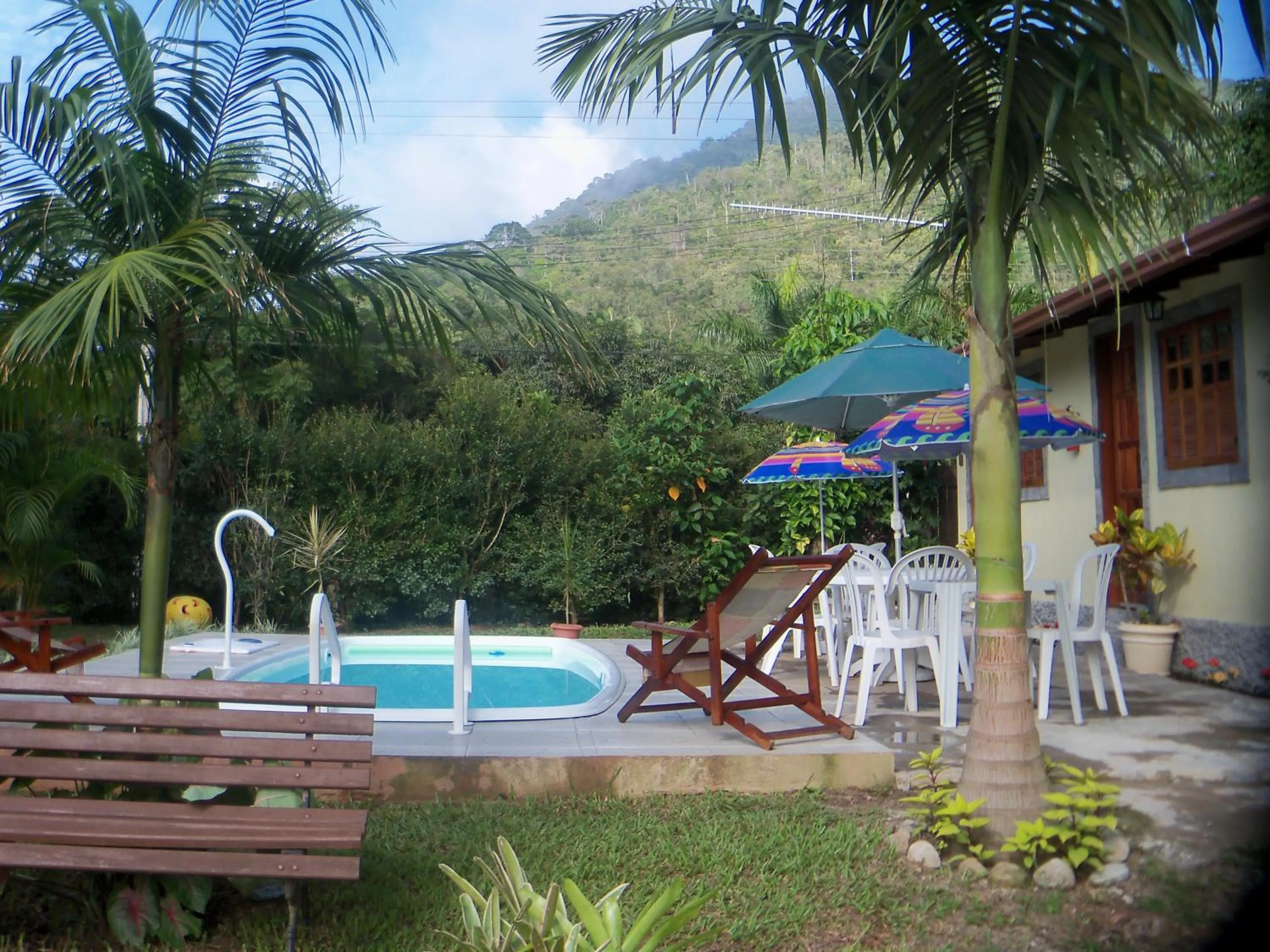 Swimming pool in Sítio e Pousada Recanto Dos Ipês