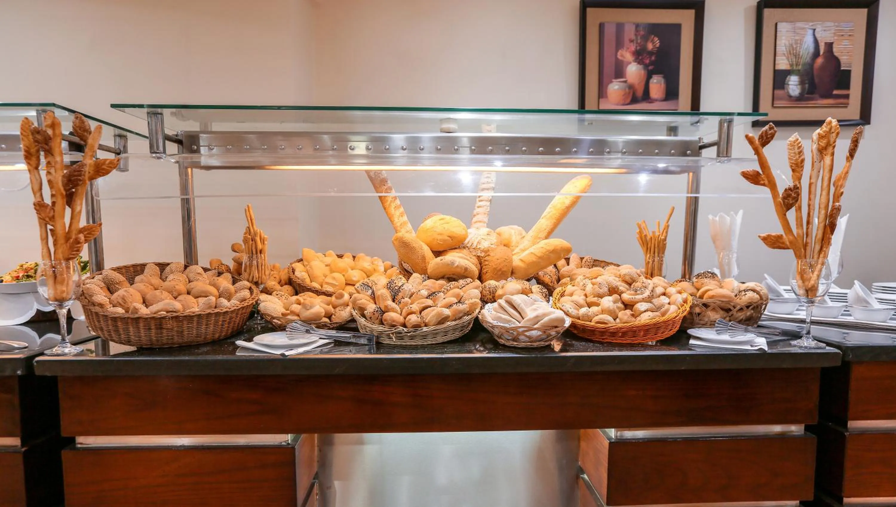 Restaurant/places to eat in Gawharet Al Ahram Hotel