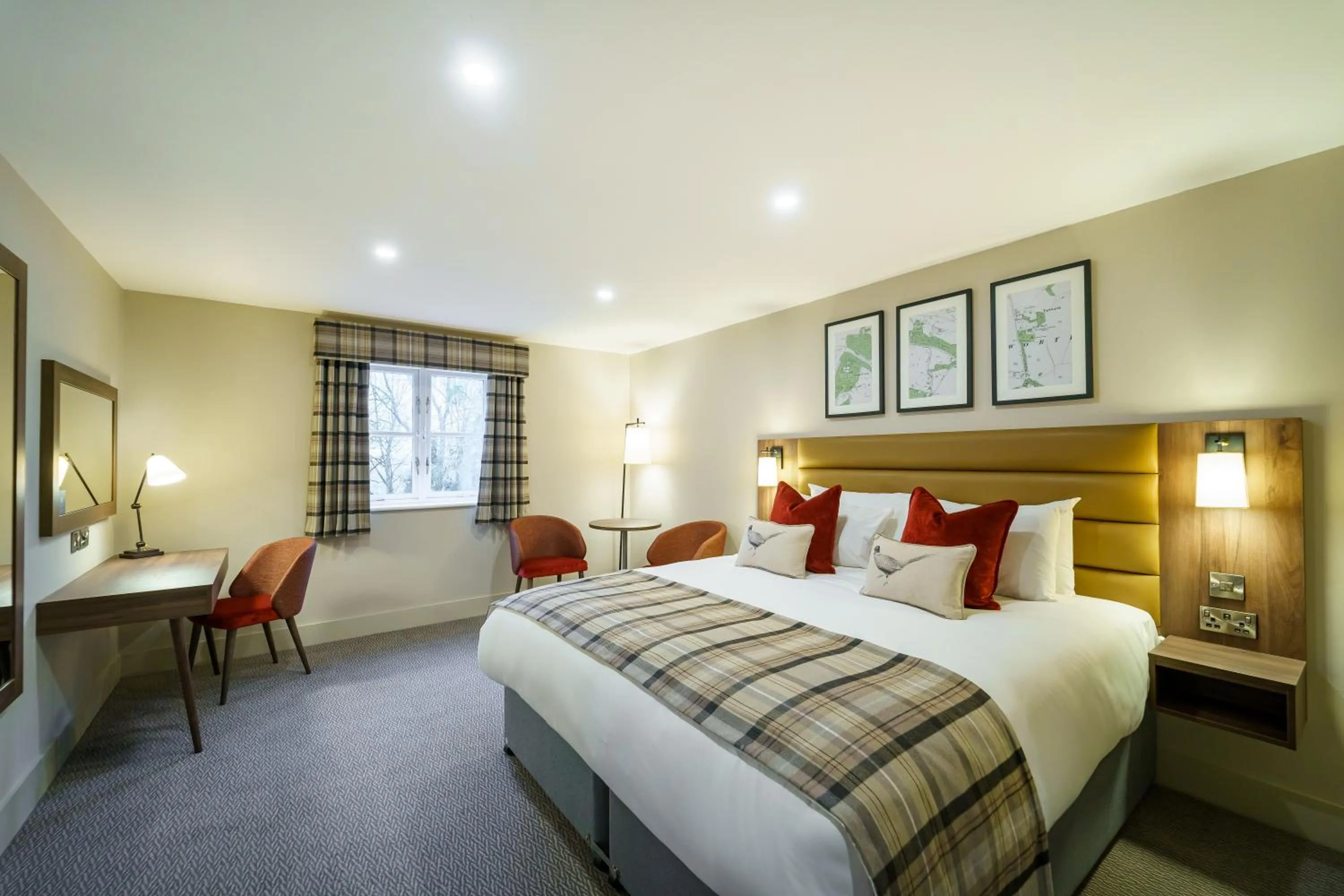 Bedroom, Bed in De Vere Tortworth Court