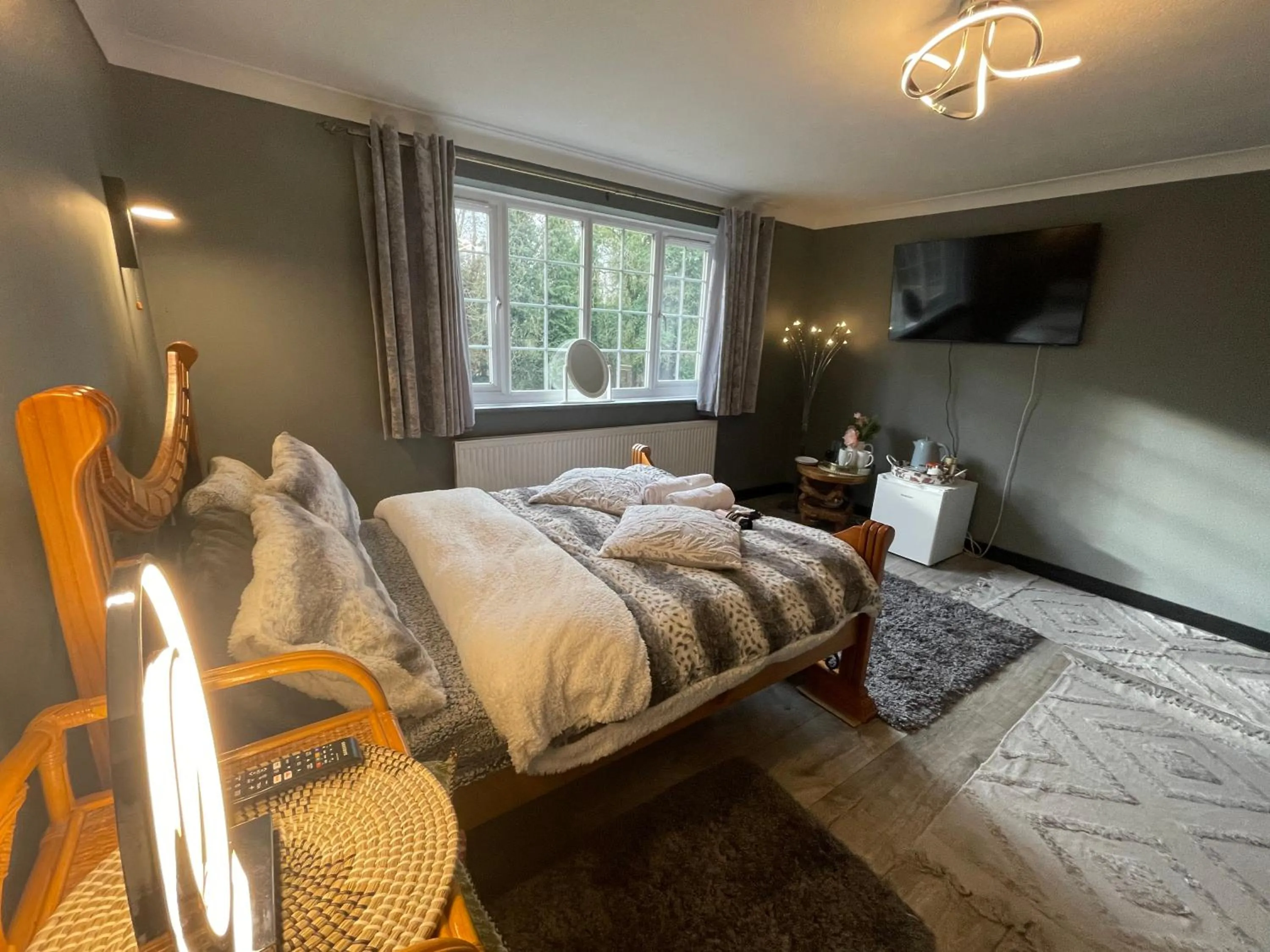 Bedroom in Da Vinci Guest House & Guest Parking, A Real Gem