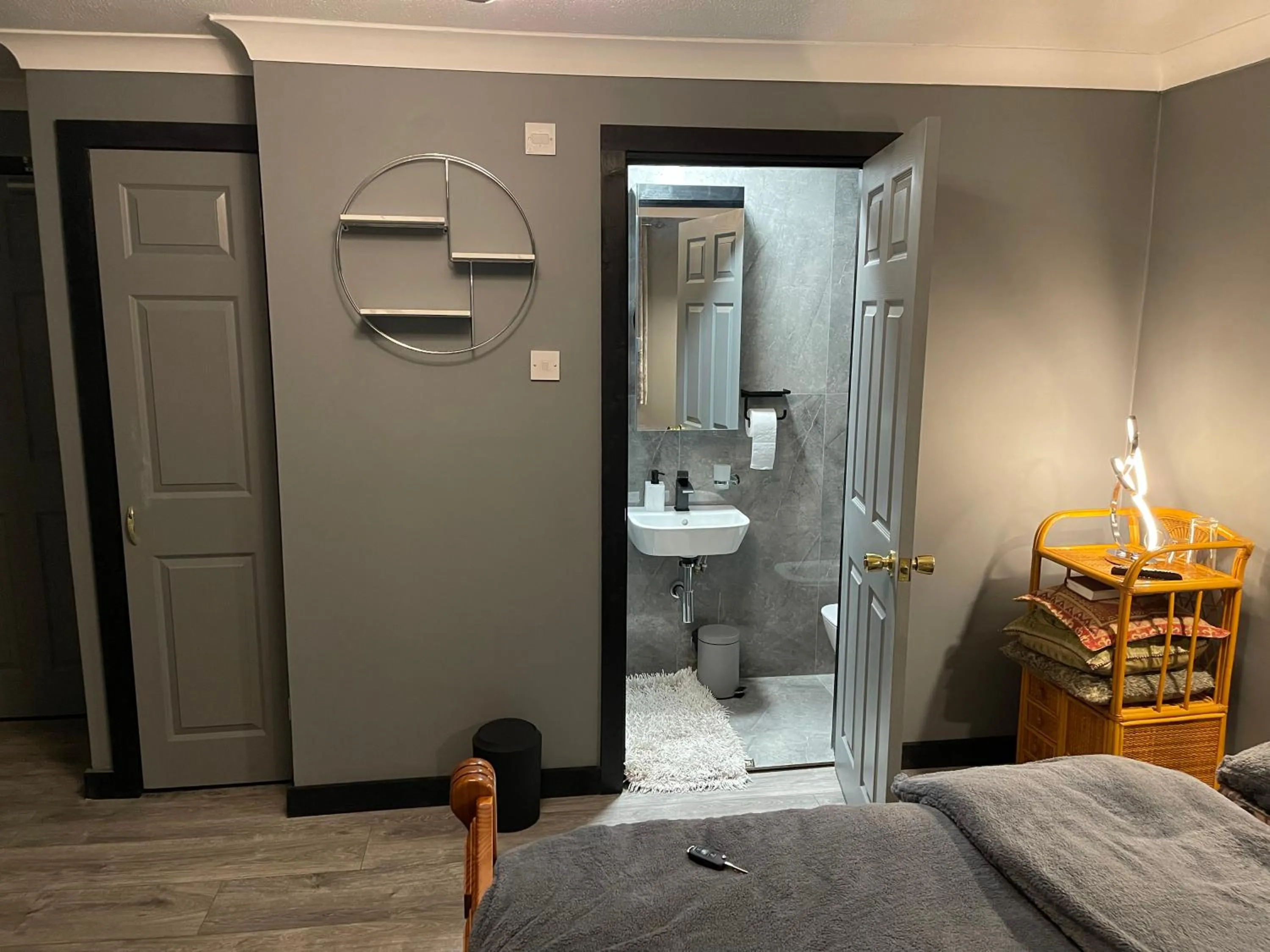 Shower in Da Vinci Guest House & Guest Parking, A Real Gem