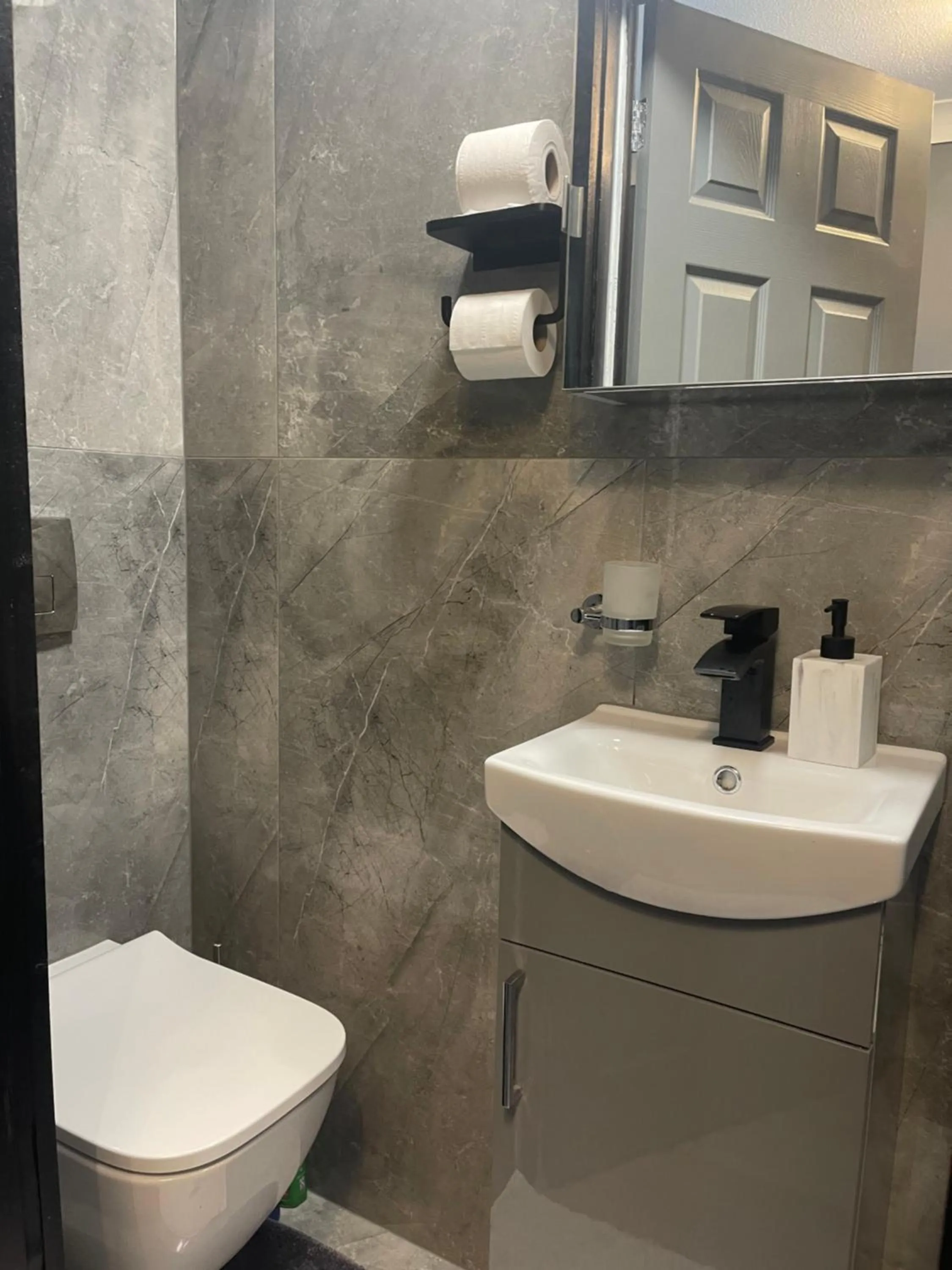 Bathroom in Da Vinci Guest House & Guest Parking, A Real Gem