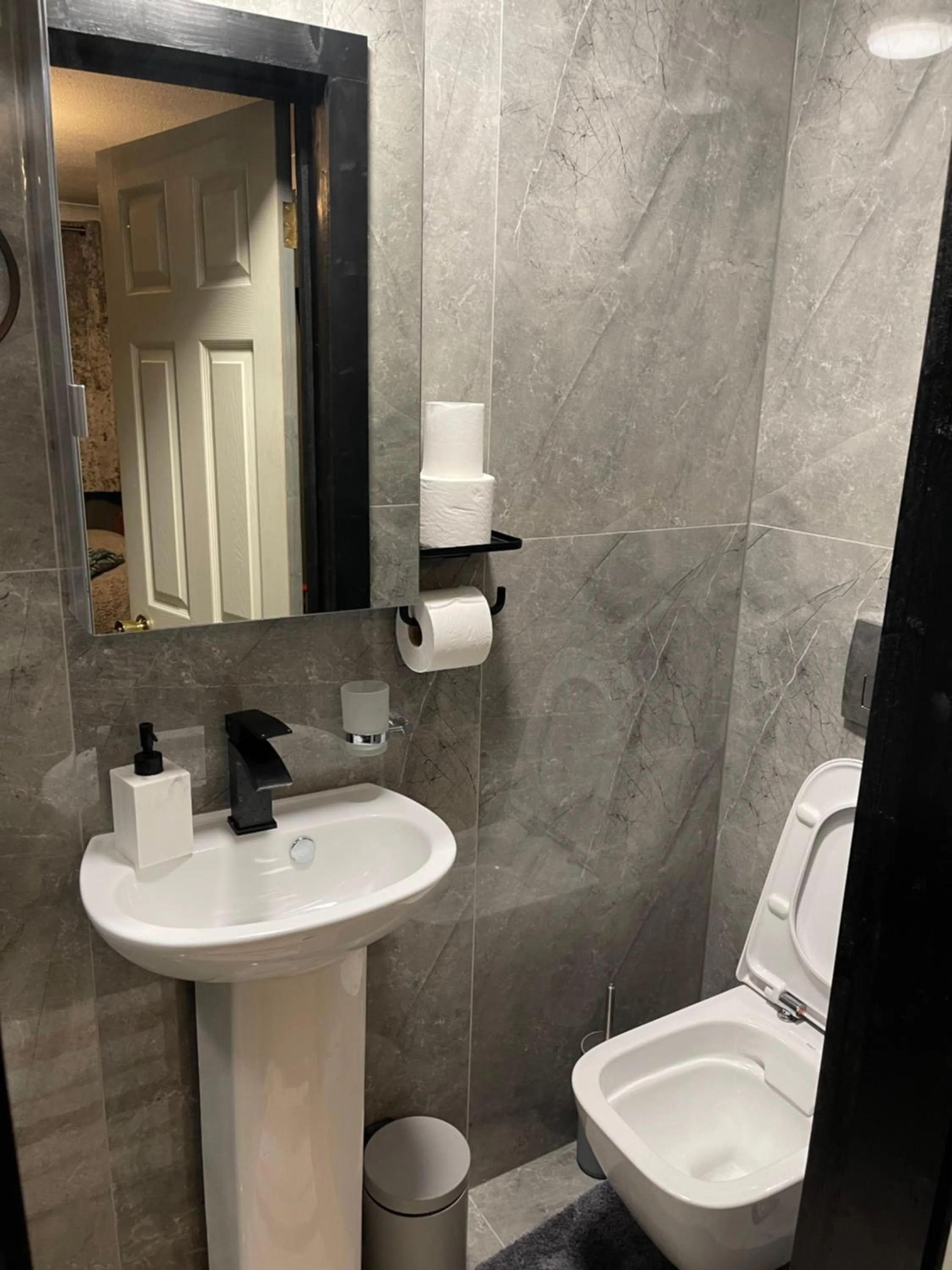 Bathroom in Da Vinci Guest House & Guest Parking, A Real Gem