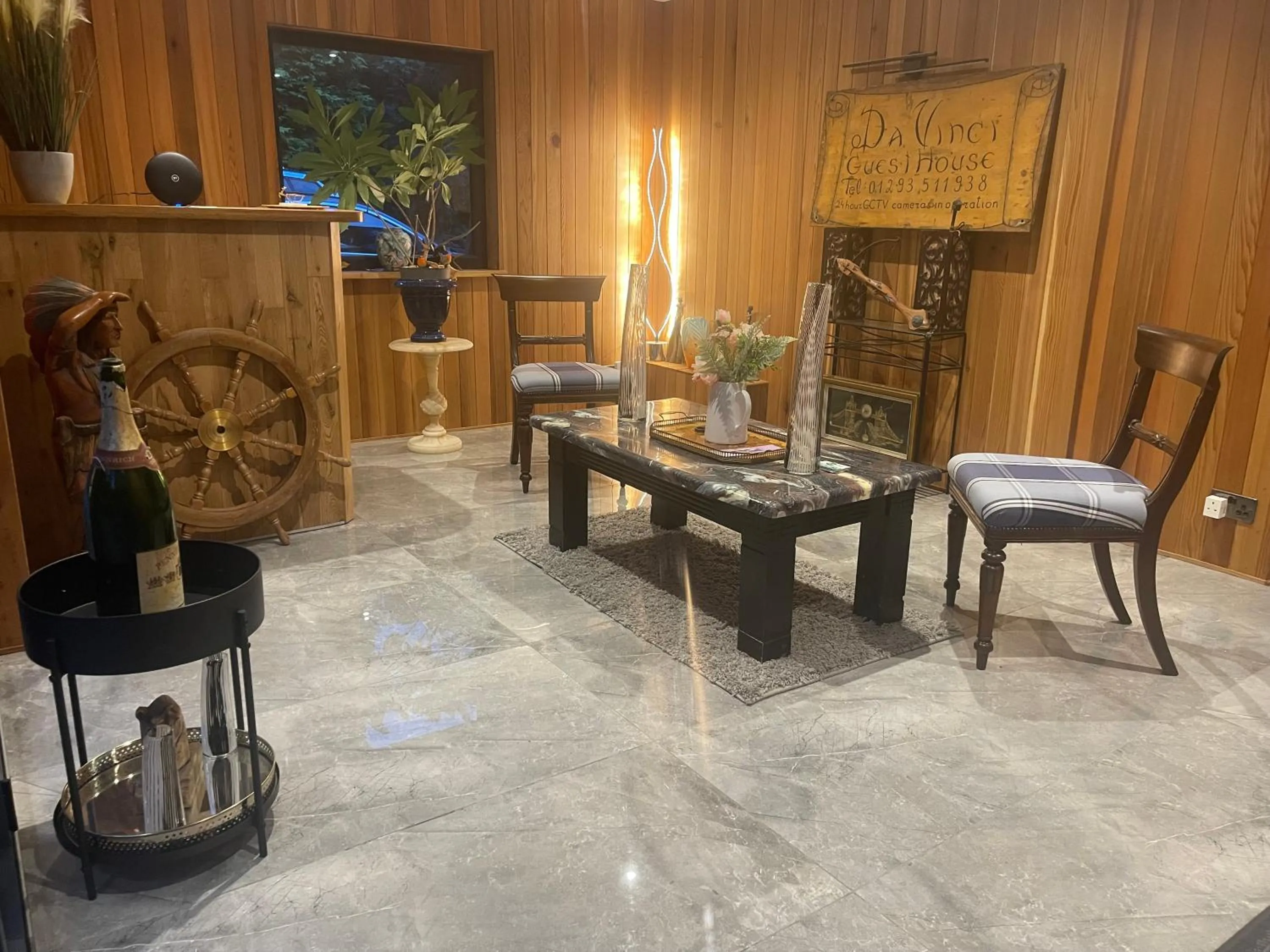 Lobby or reception in Da Vinci Guest House & Guest Parking, A Real Gem