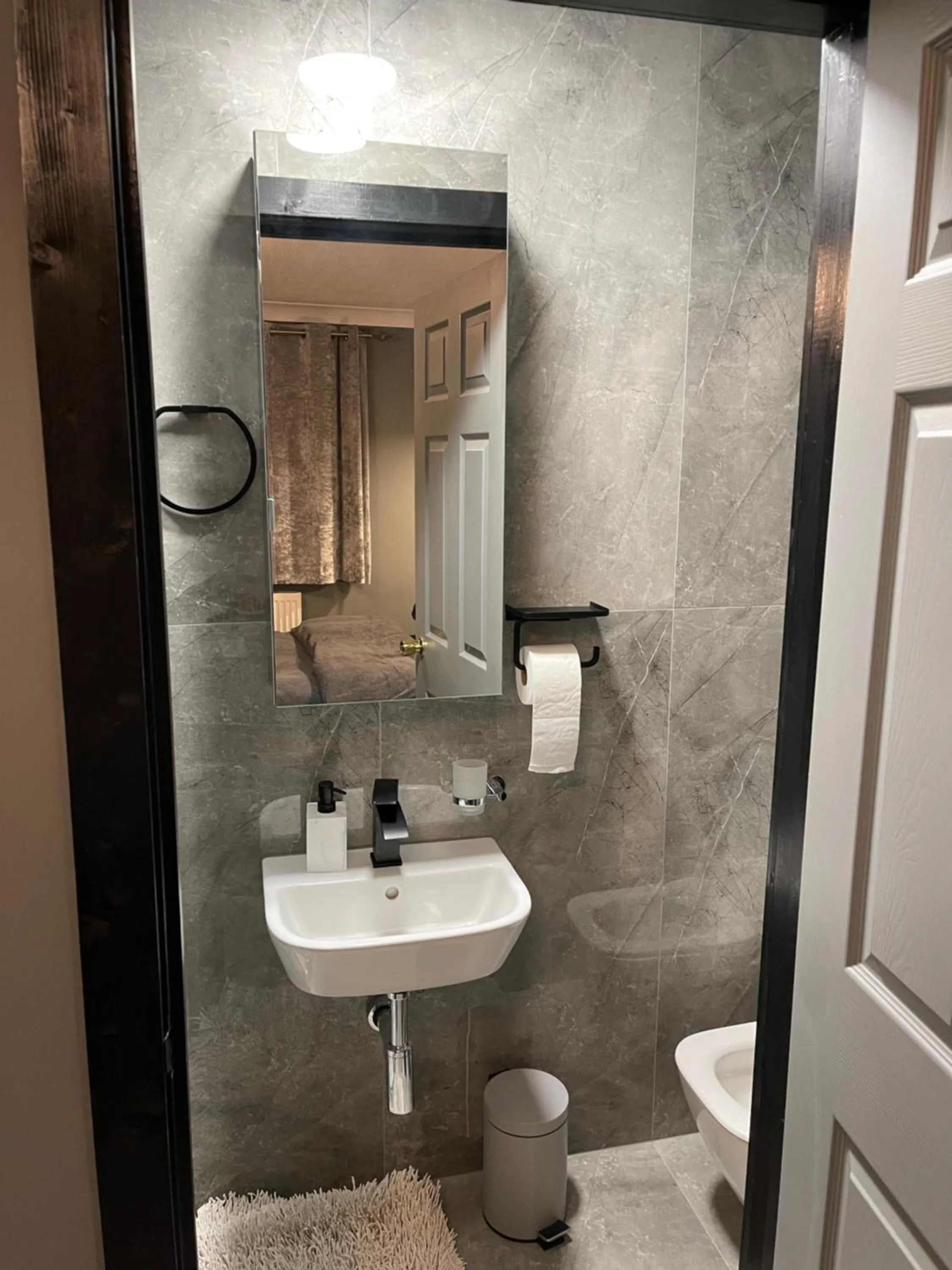 Shower in Da Vinci Guest House & Guest Parking, A Real Gem